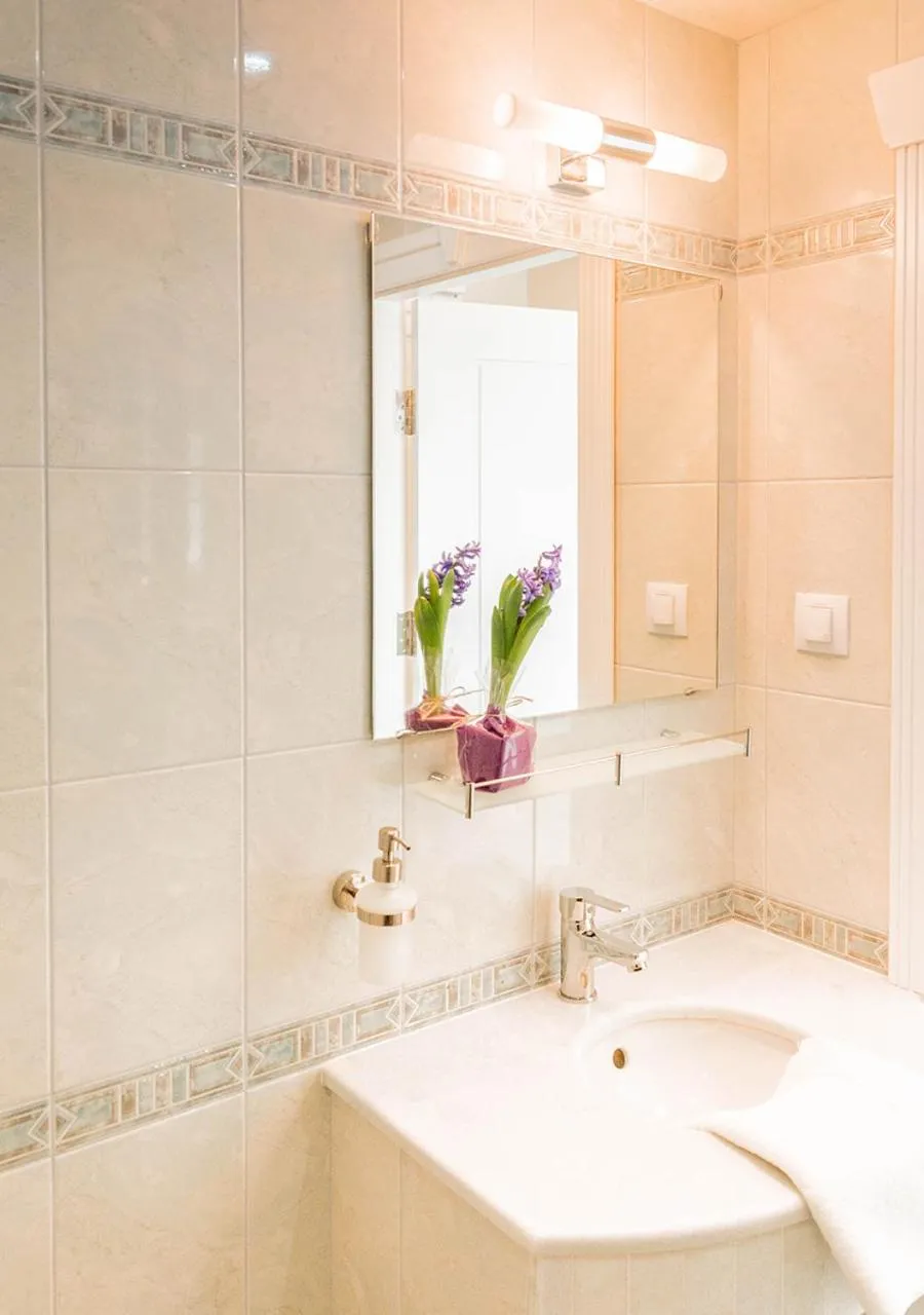 Bathroom in Family Hotel Belle Epoque Beach