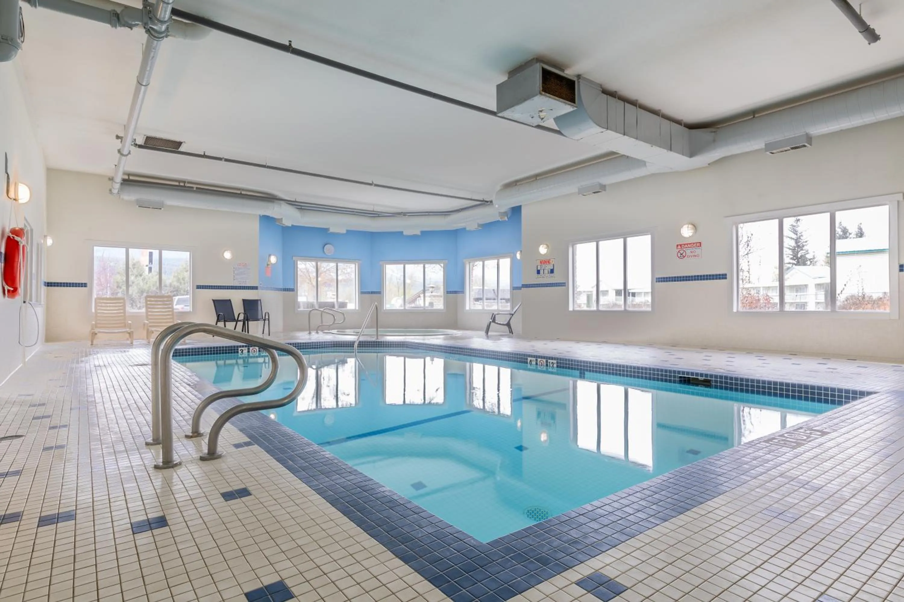 Swimming pool in Ramada Golden