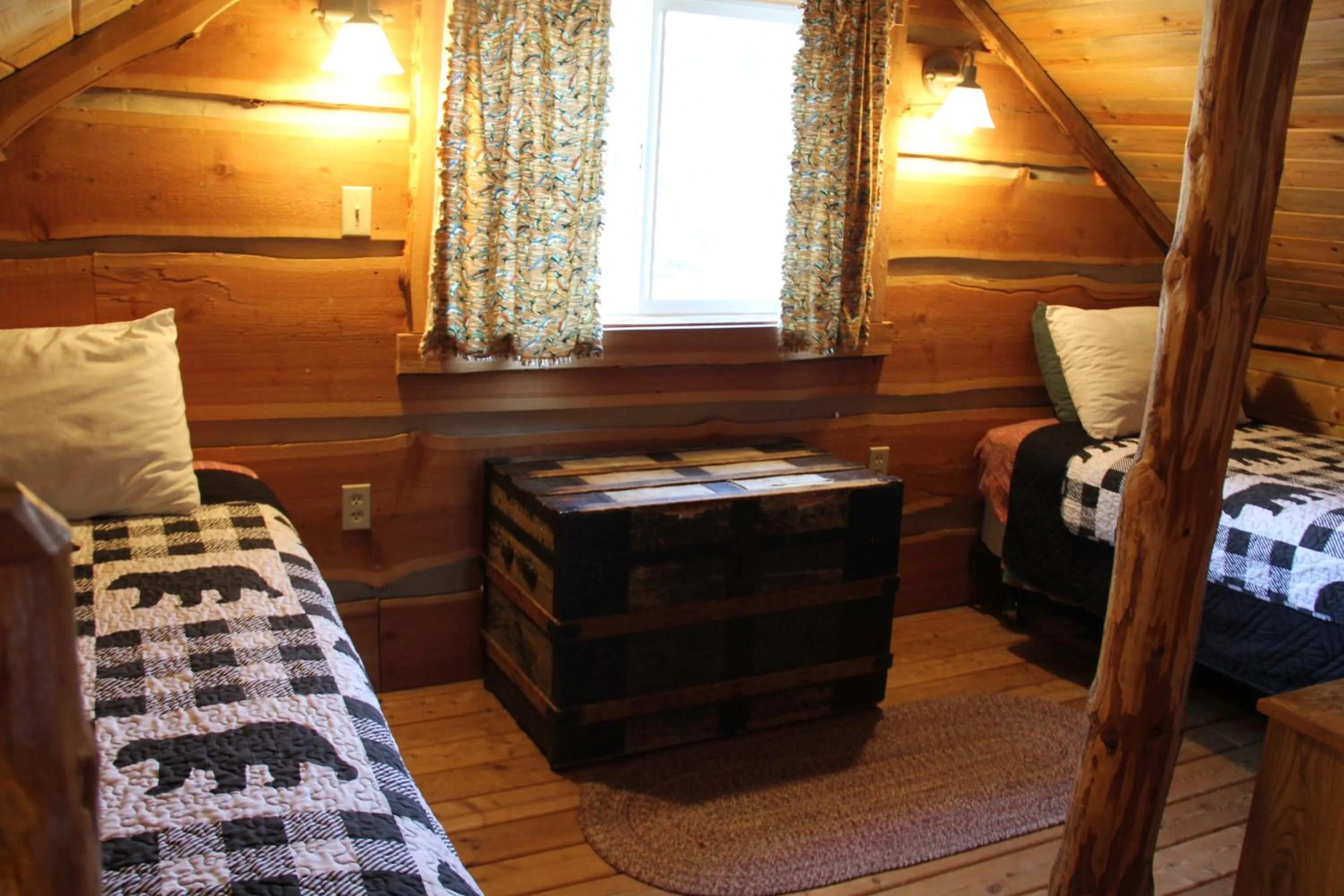 Bed in Sugar Loaf Lodge & Cabins