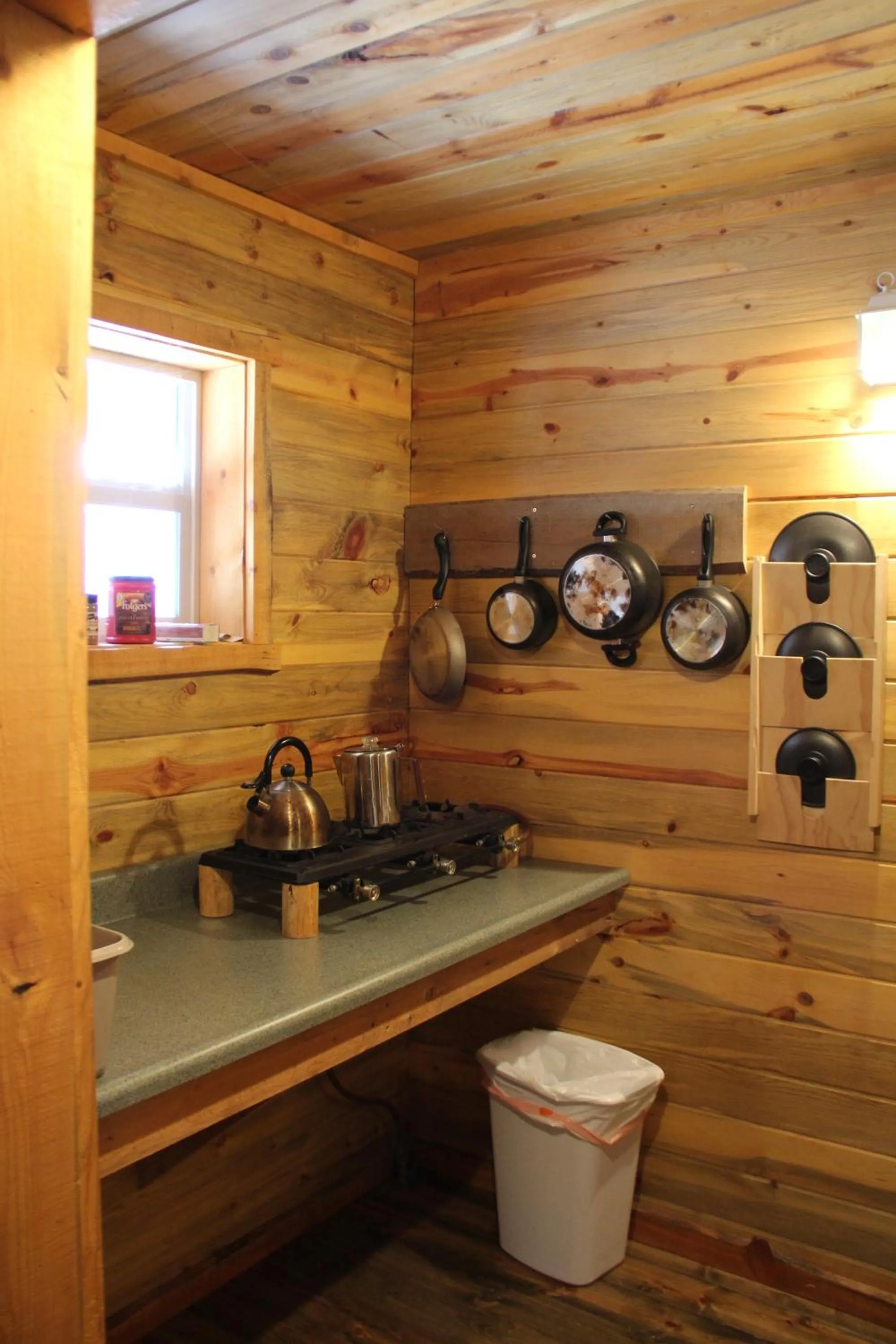 Kitchen or kitchenette in Sugar Loaf Lodge & Cabins