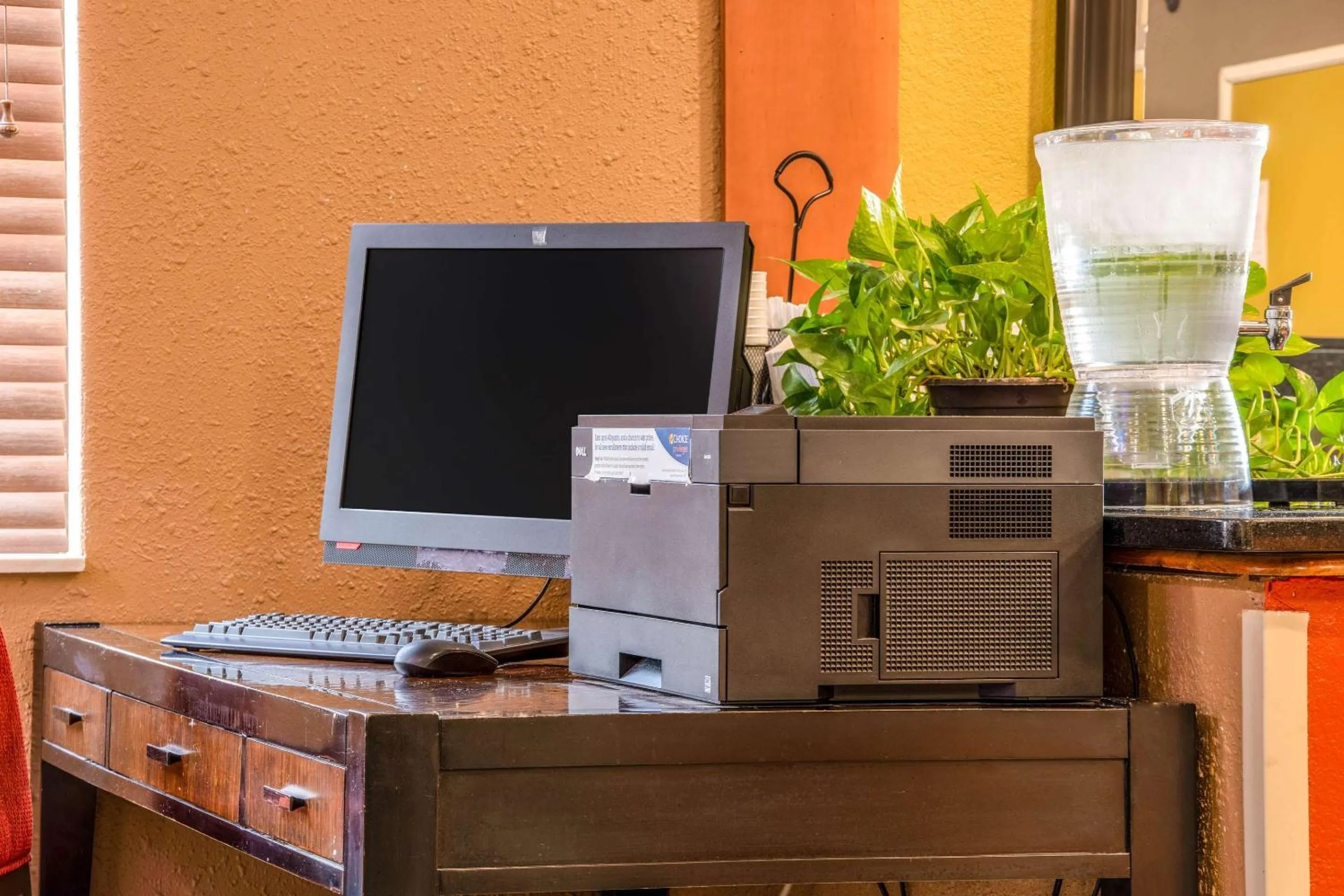 Business facilities in Econo Lodge Topeka at Wanamaker