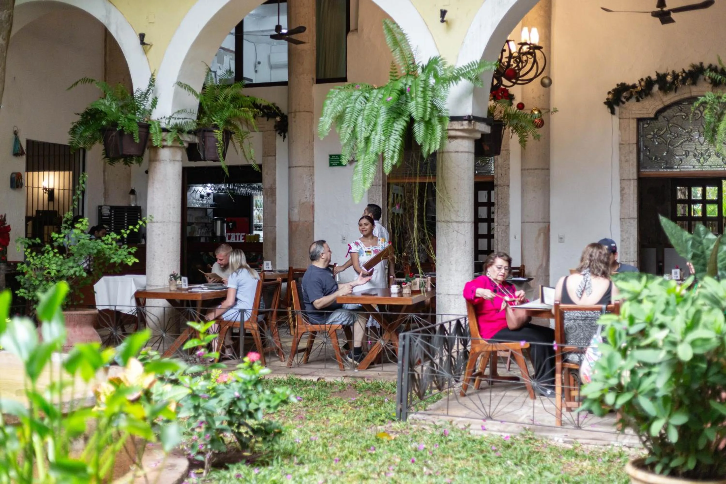 Restaurant/places to eat in Hotel Meson del Marques