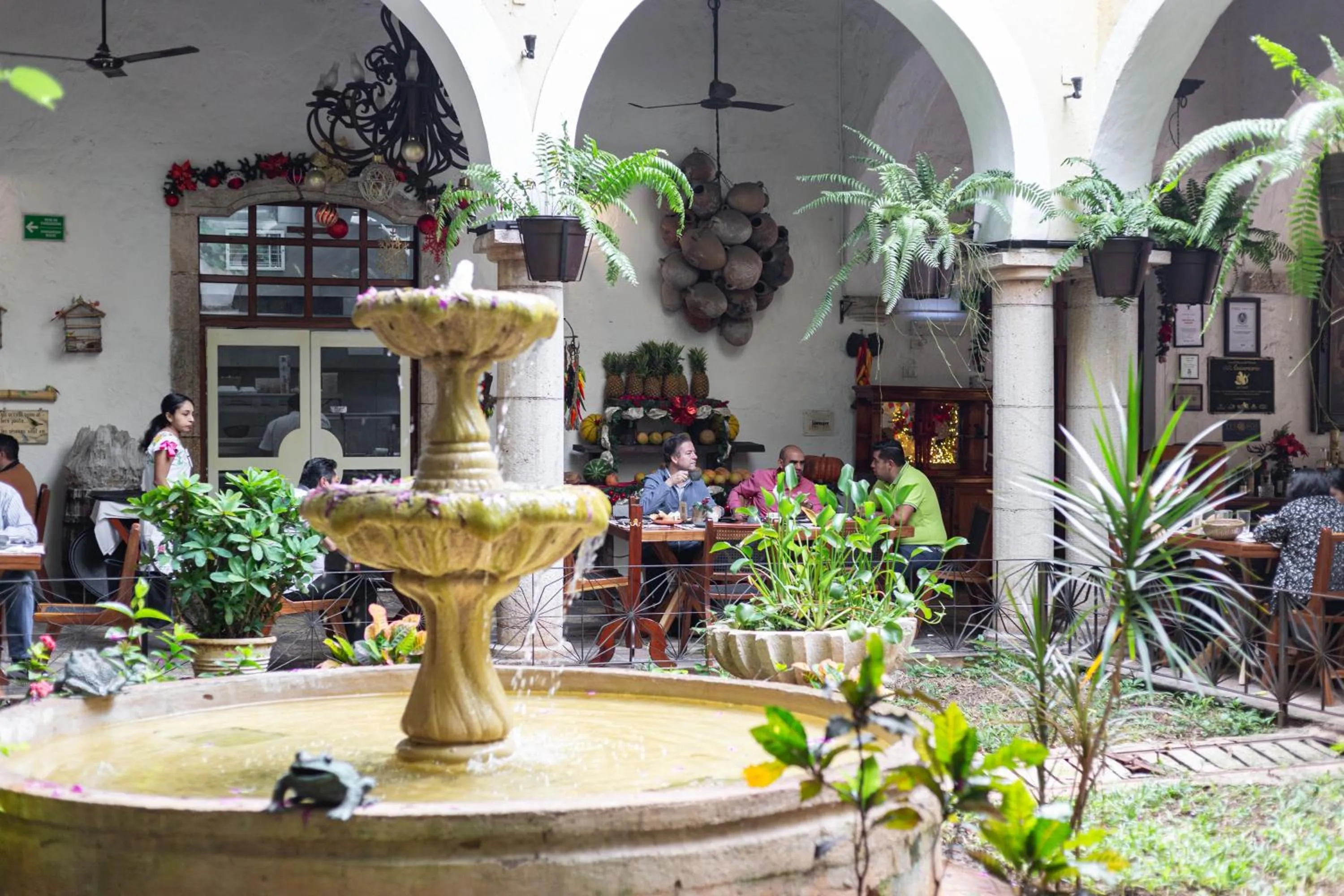 Restaurant/places to eat in Hotel Meson del Marques