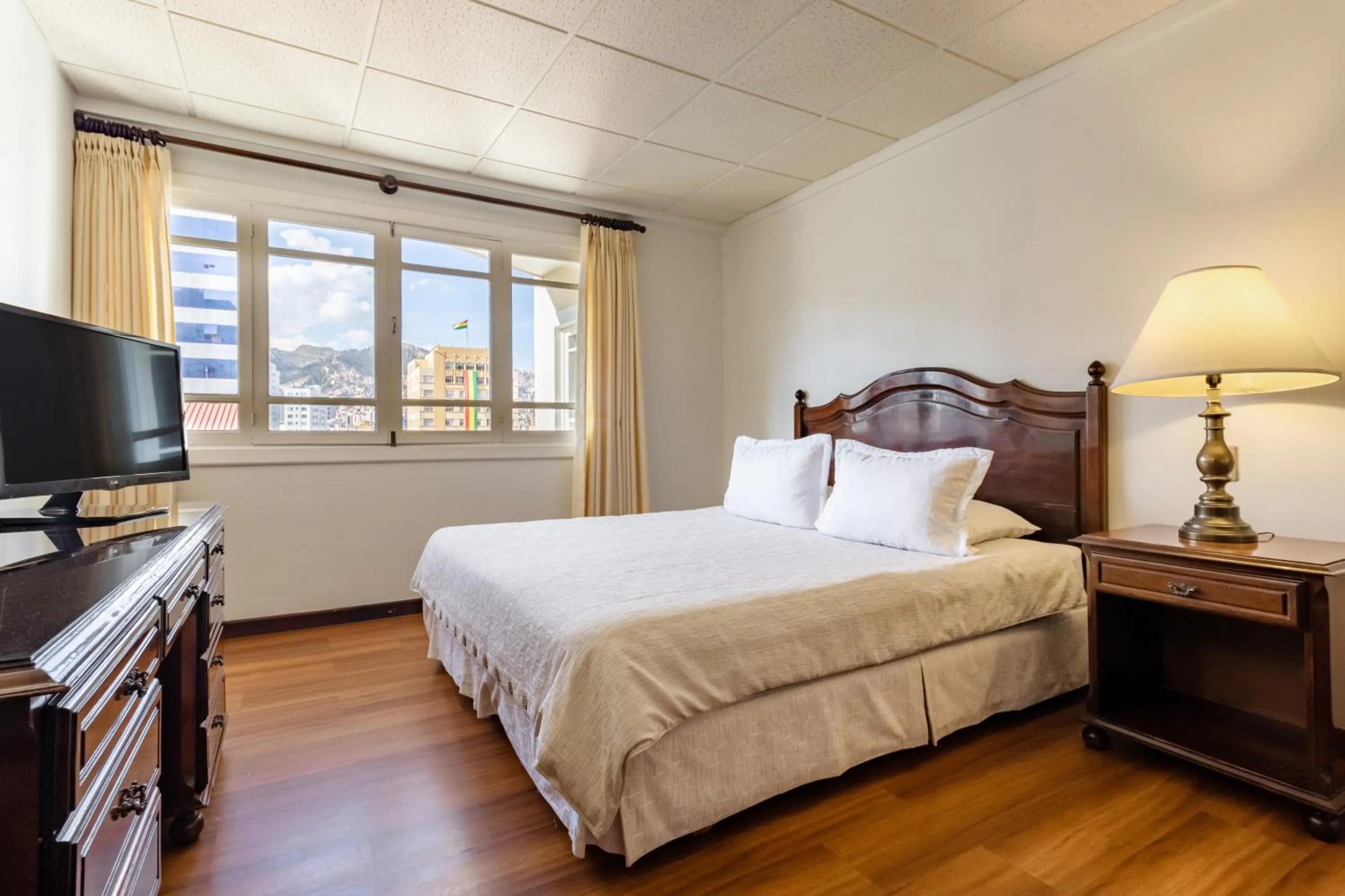 Photo of the whole room, Bed in El Rey Palace Hotel