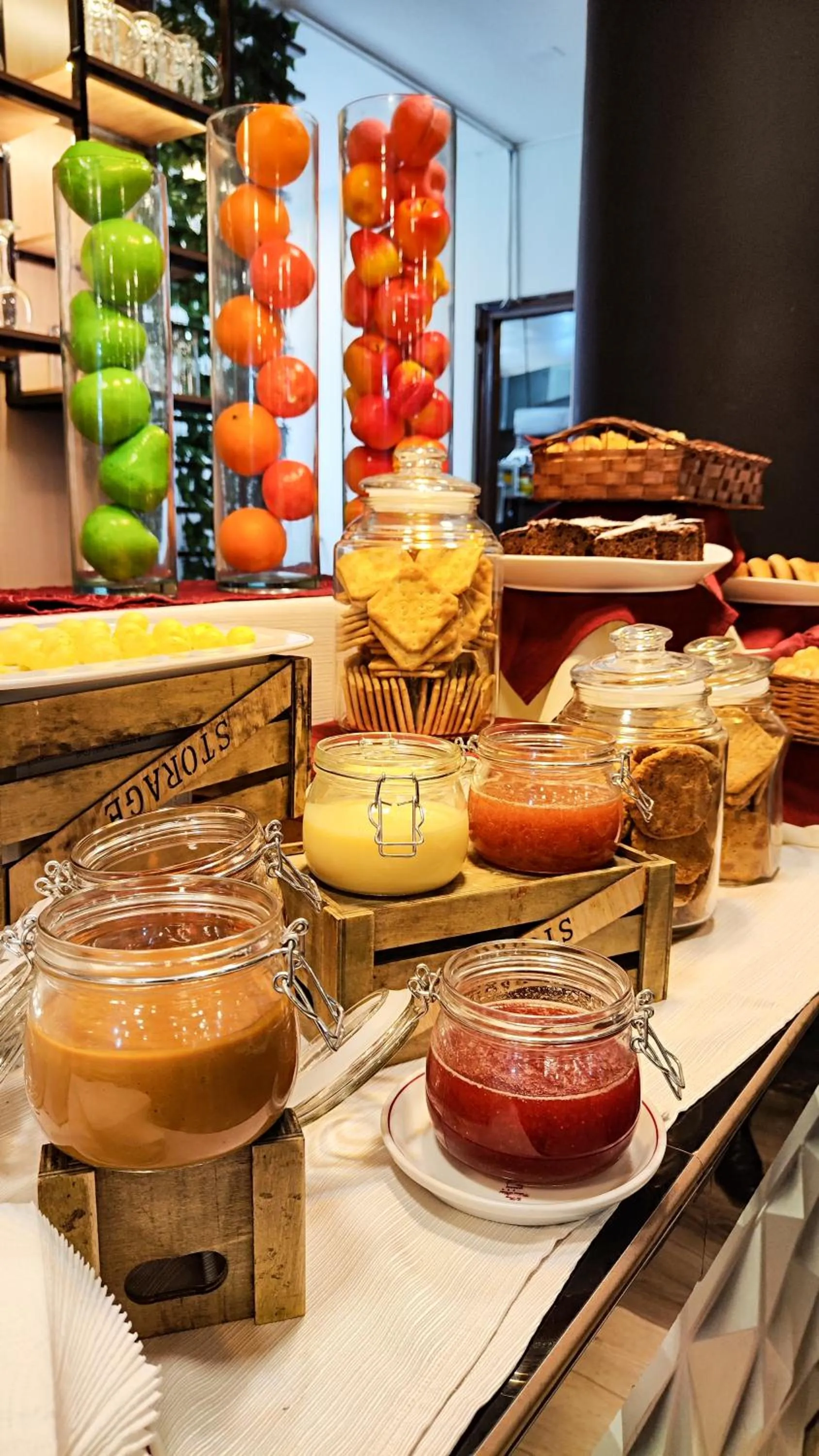 Buffet breakfast in El Rey Palace Hotel