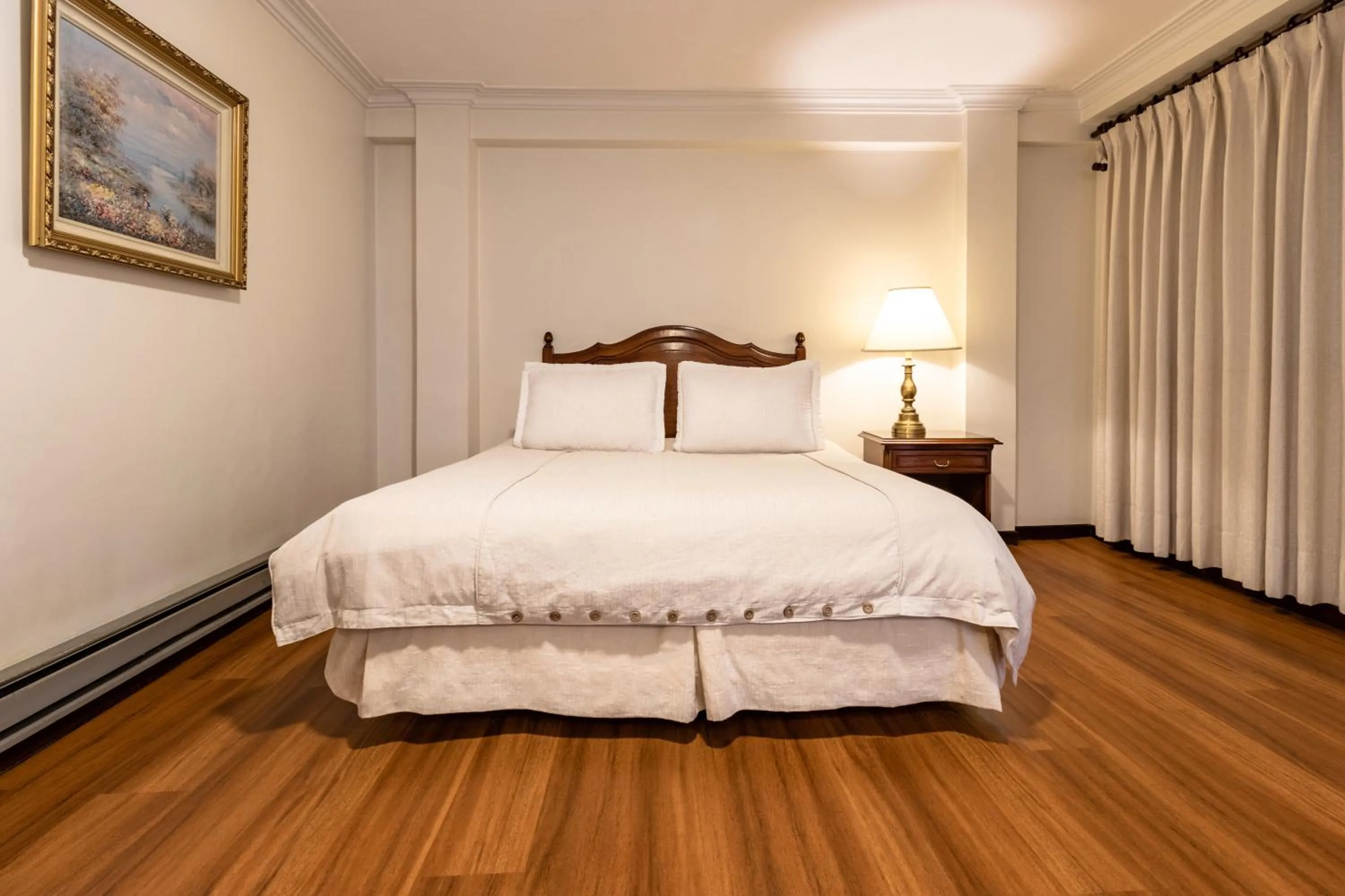 Bedroom, Bed in El Rey Palace Hotel