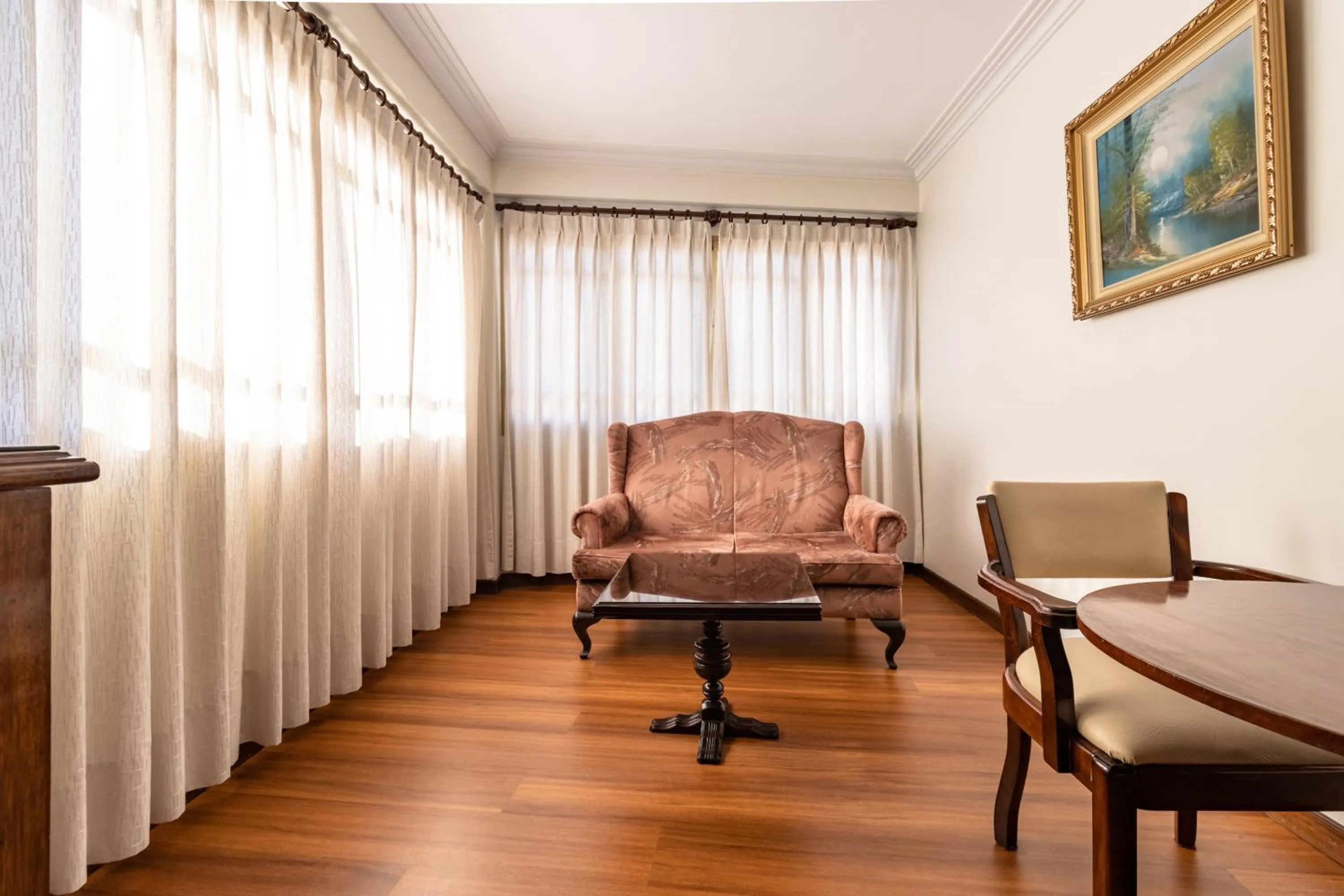 Seating area in El Rey Palace Hotel