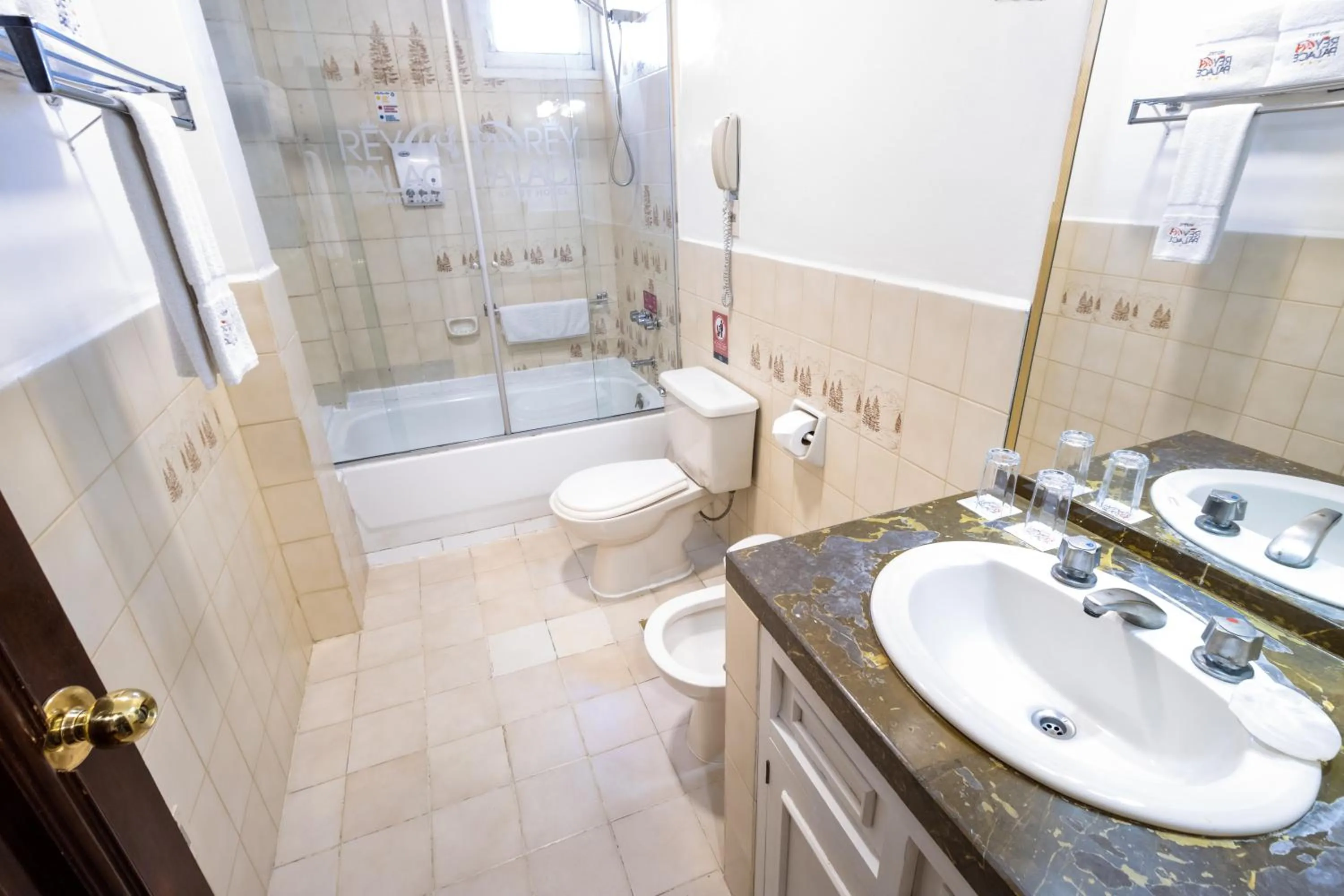 Bathroom in El Rey Palace Hotel