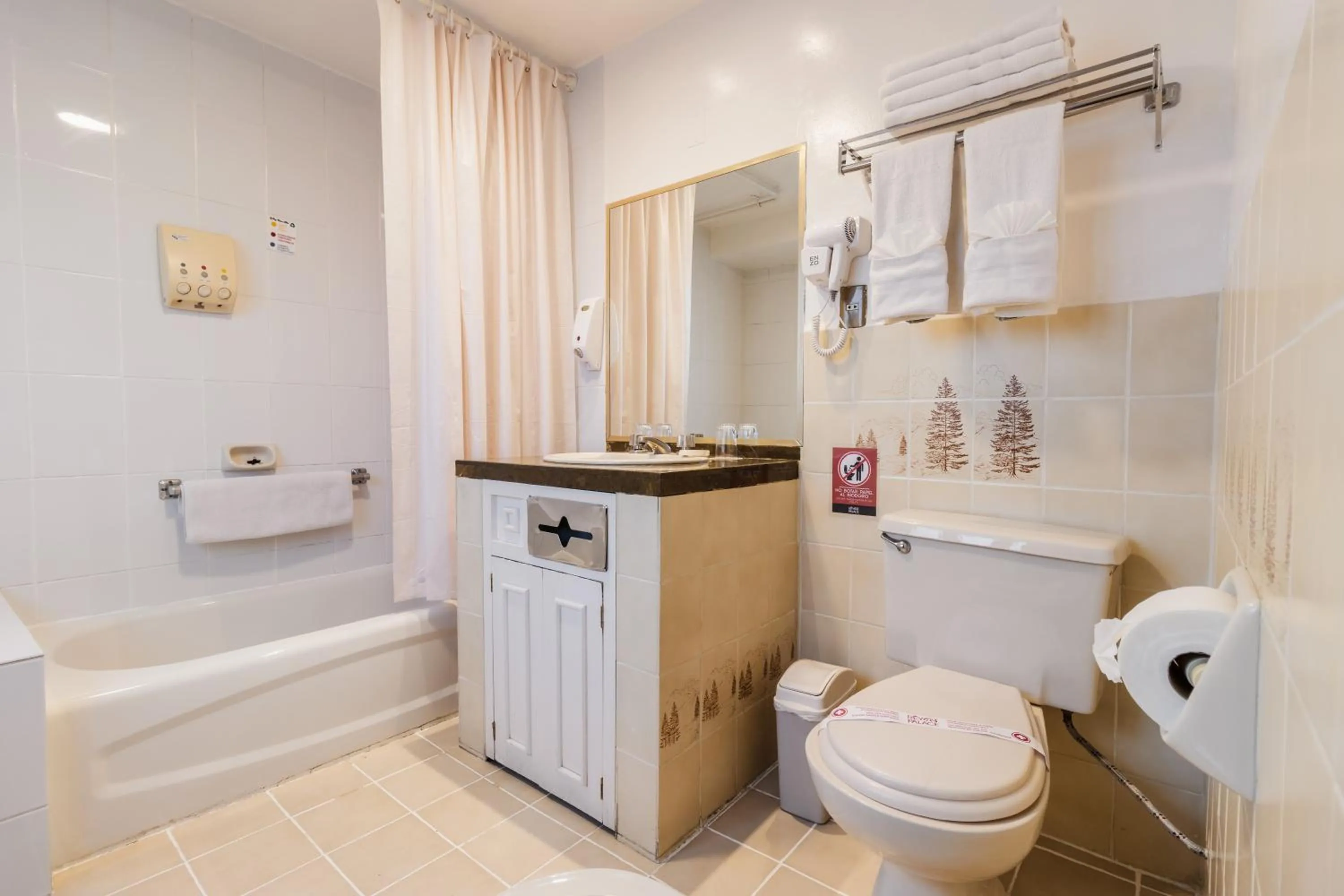 Bathroom in El Rey Palace Hotel