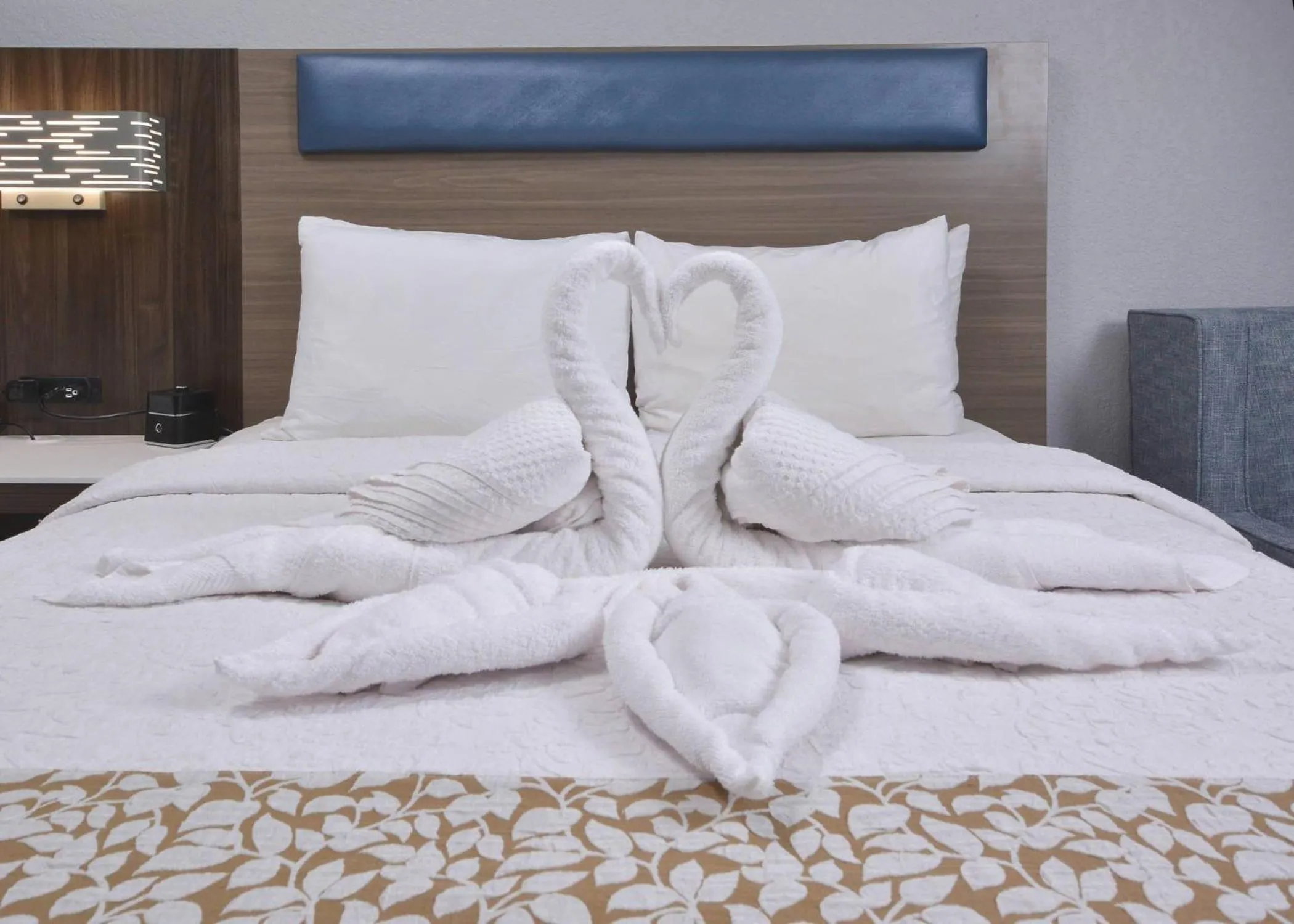 Bedroom, Bed in Brookstone Lodge near Biltmore Village, an Ascend Collection Hotel