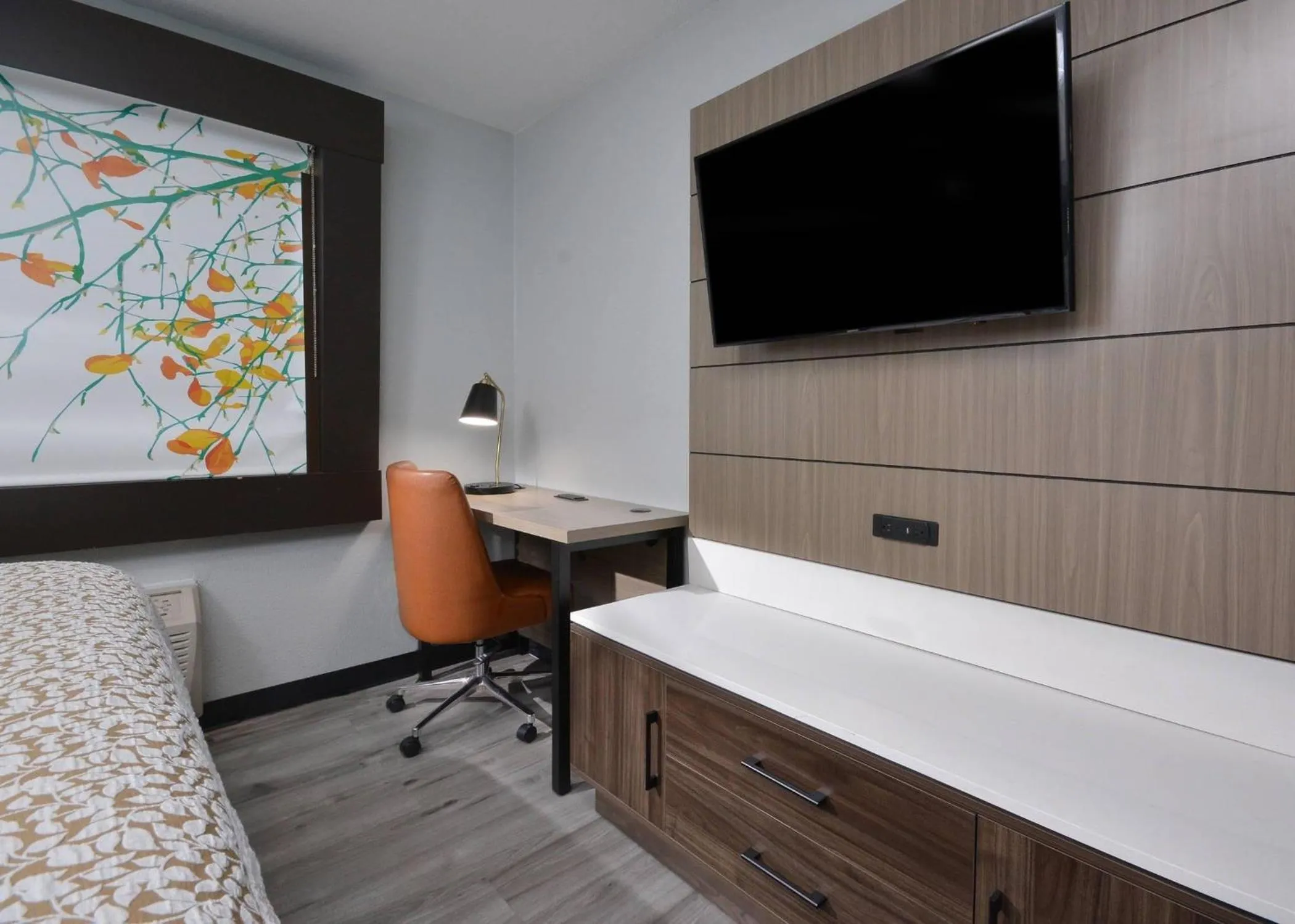 Bedroom in Brookstone Lodge near Biltmore Village, an Ascend Collection Hotel