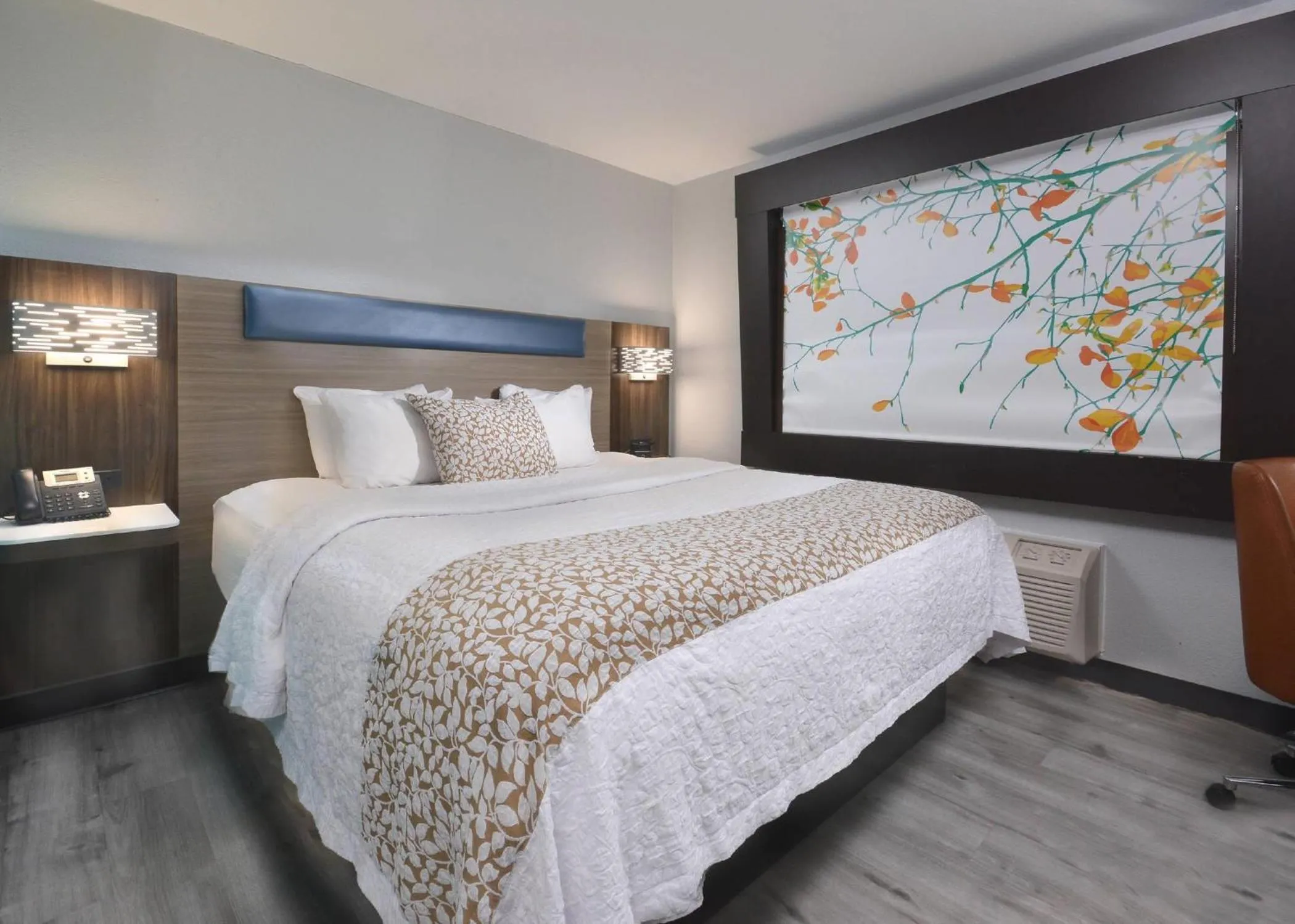 Bedroom, Bed in Brookstone Lodge near Biltmore Village, an Ascend Collection Hotel