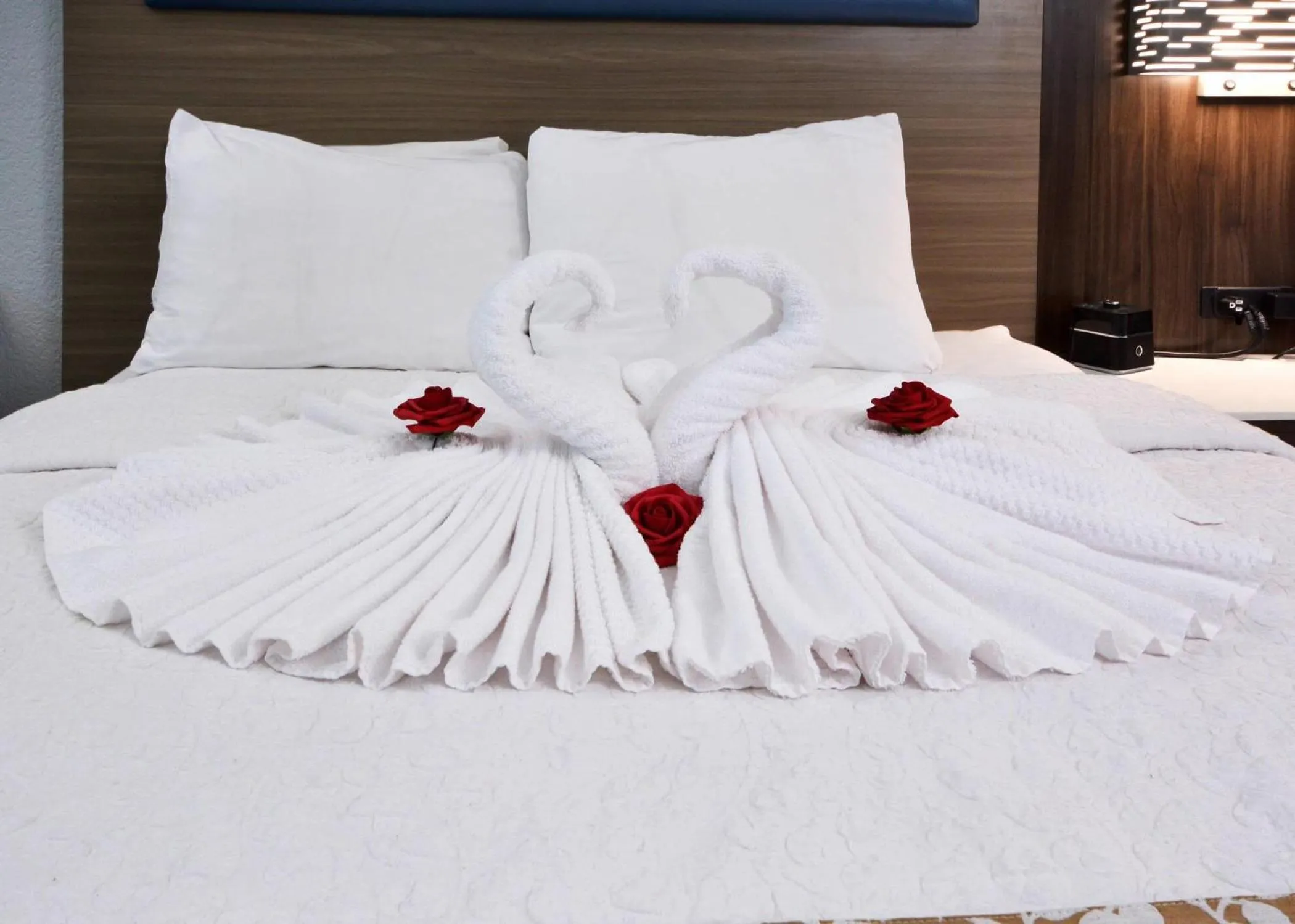 Bedroom, Bed in Brookstone Lodge near Biltmore Village, an Ascend Collection Hotel