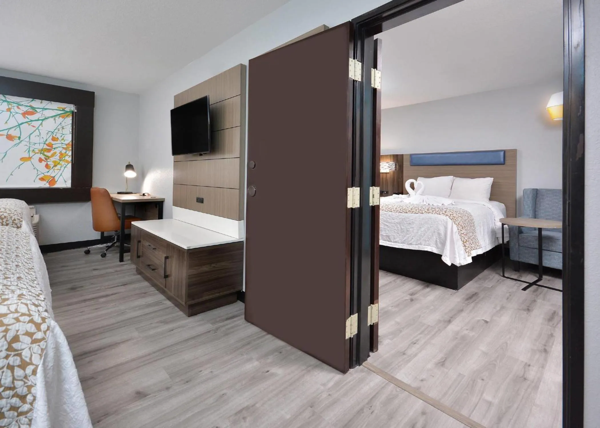 Bedroom, Bed in Brookstone Lodge near Biltmore Village, an Ascend Collection Hotel