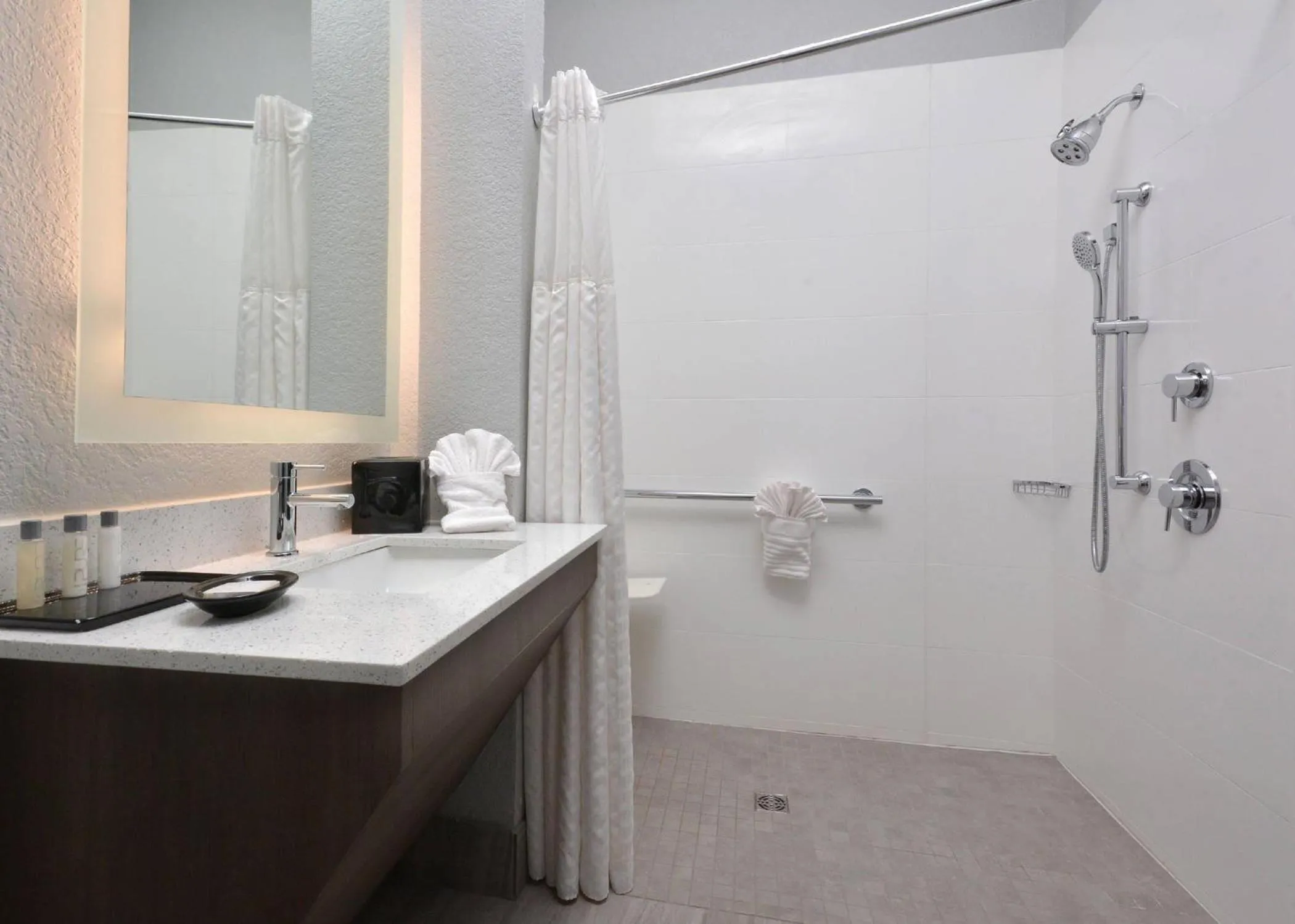 Bedroom in Brookstone Lodge near Biltmore Village, an Ascend Collection Hotel