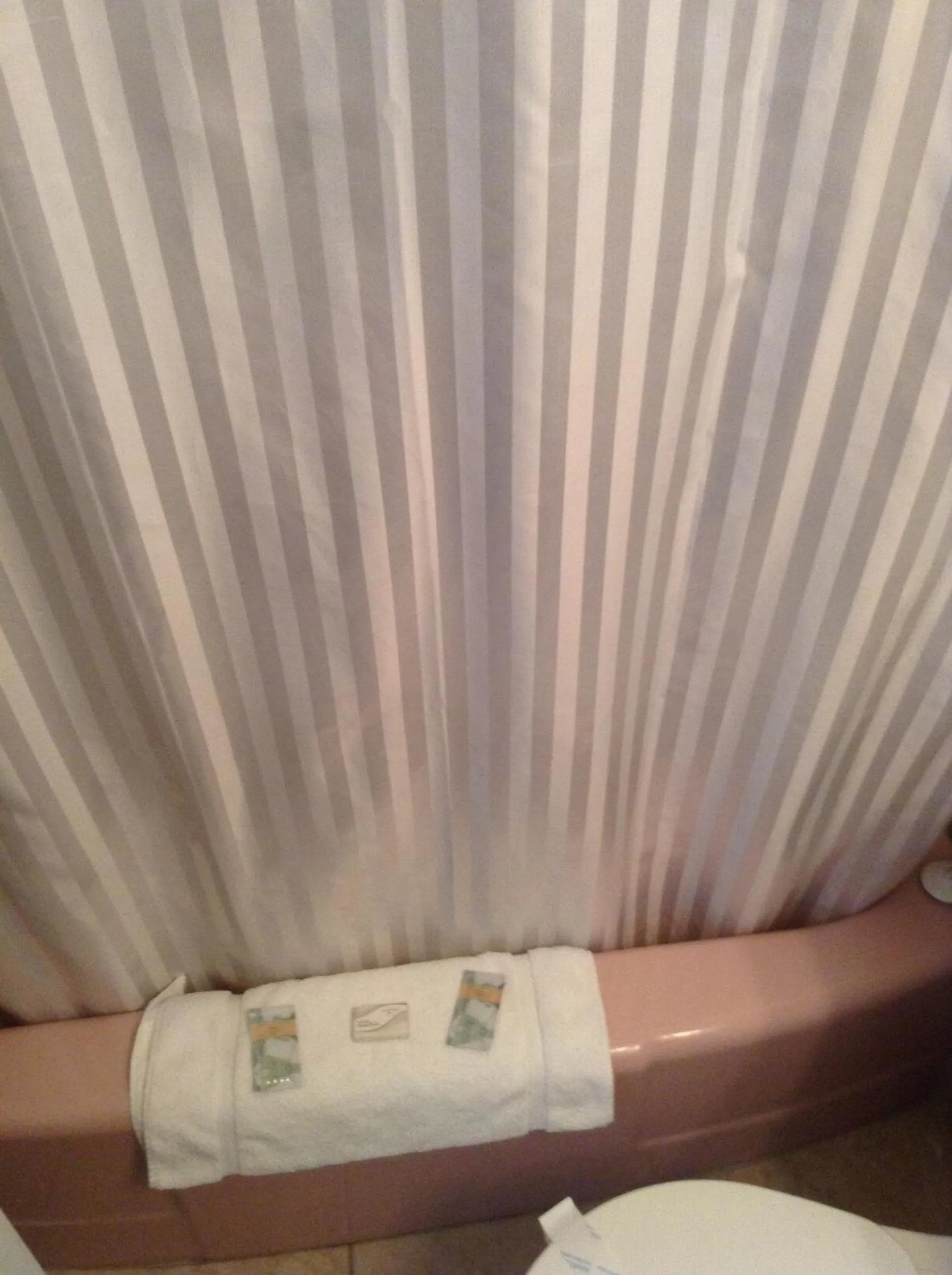 Bath, Bed in Plaza Inn