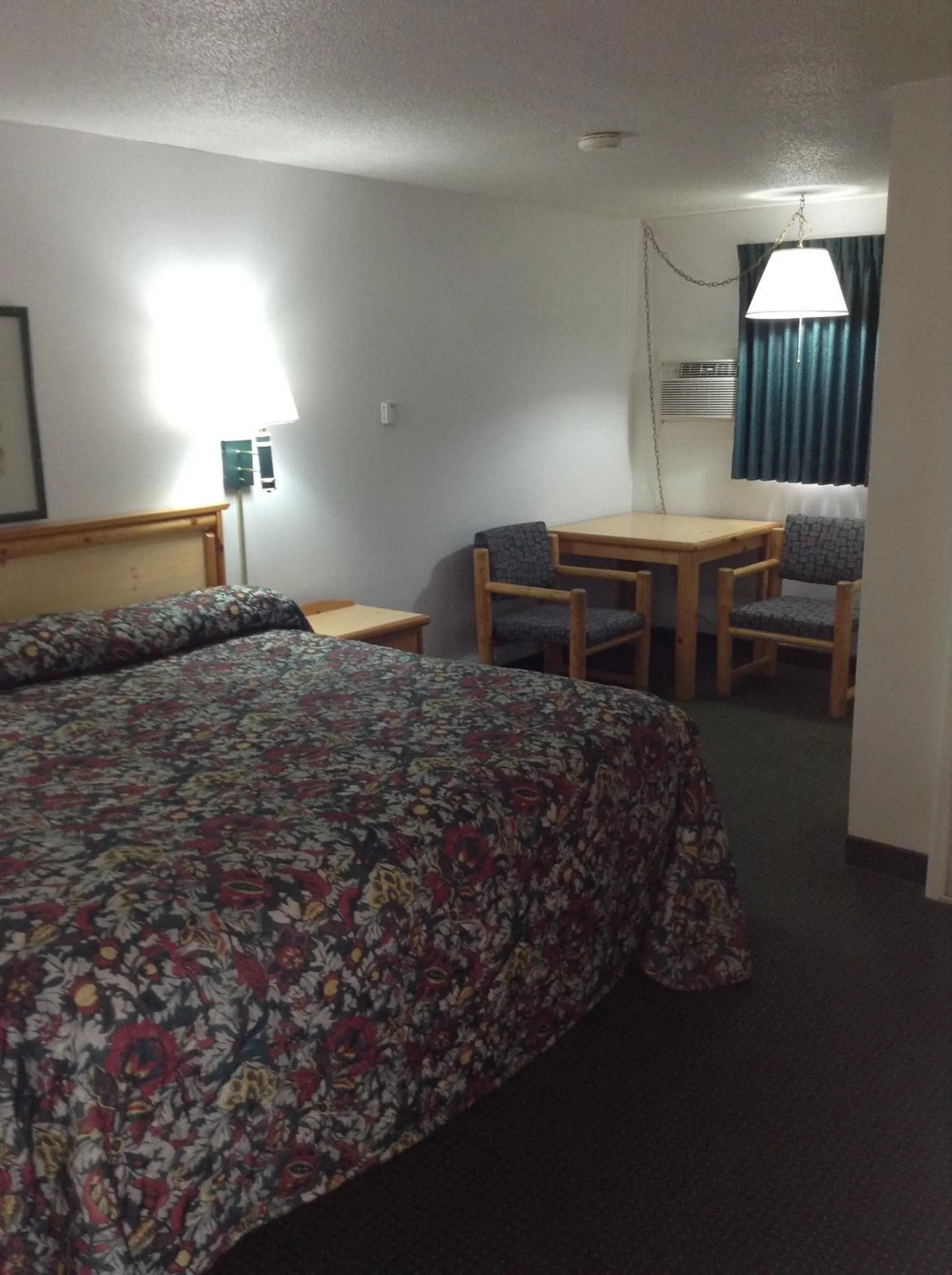 Photo of the whole room, Bed in Plaza Inn