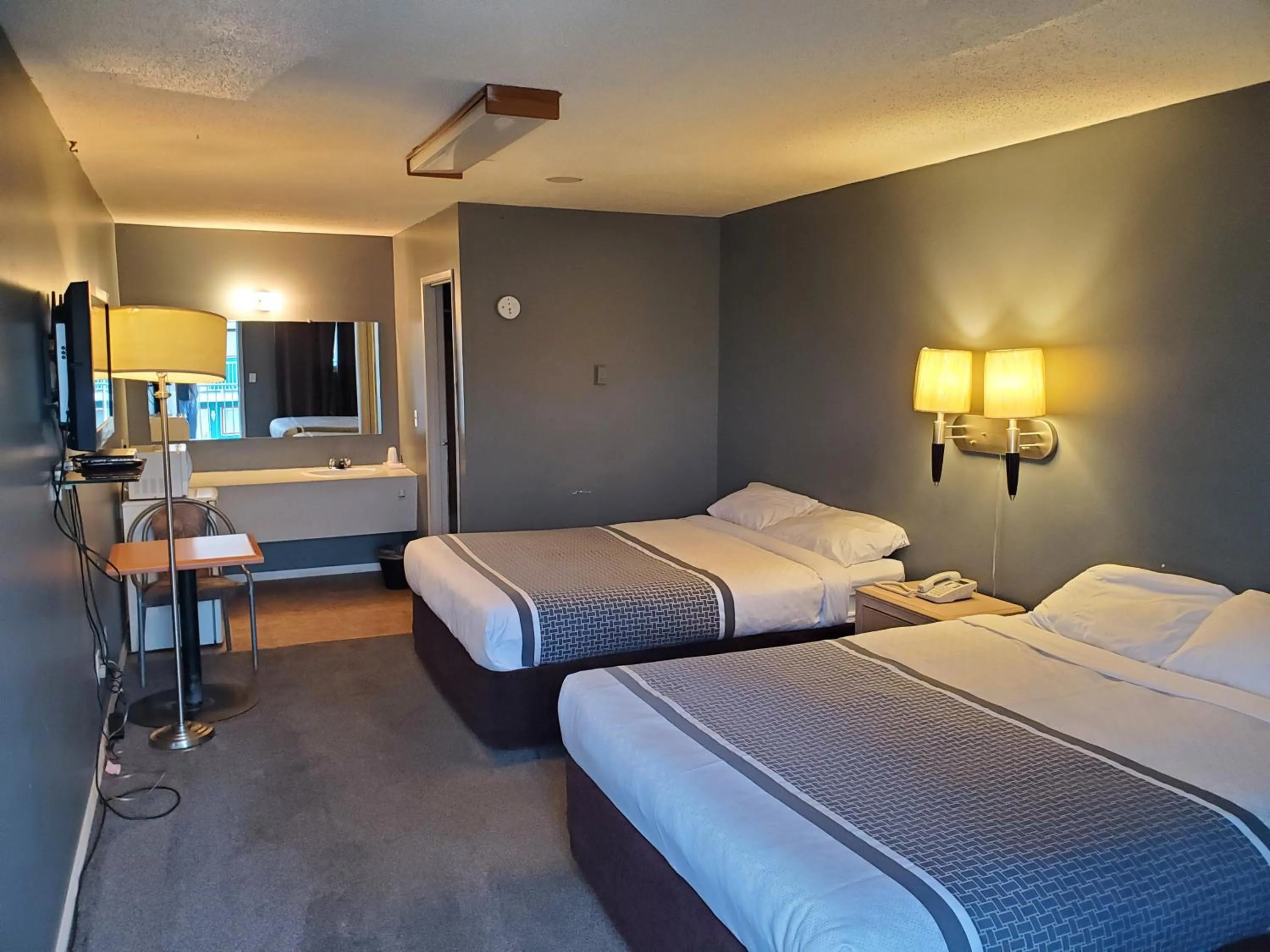 Bed in Wild Rose Country Inn