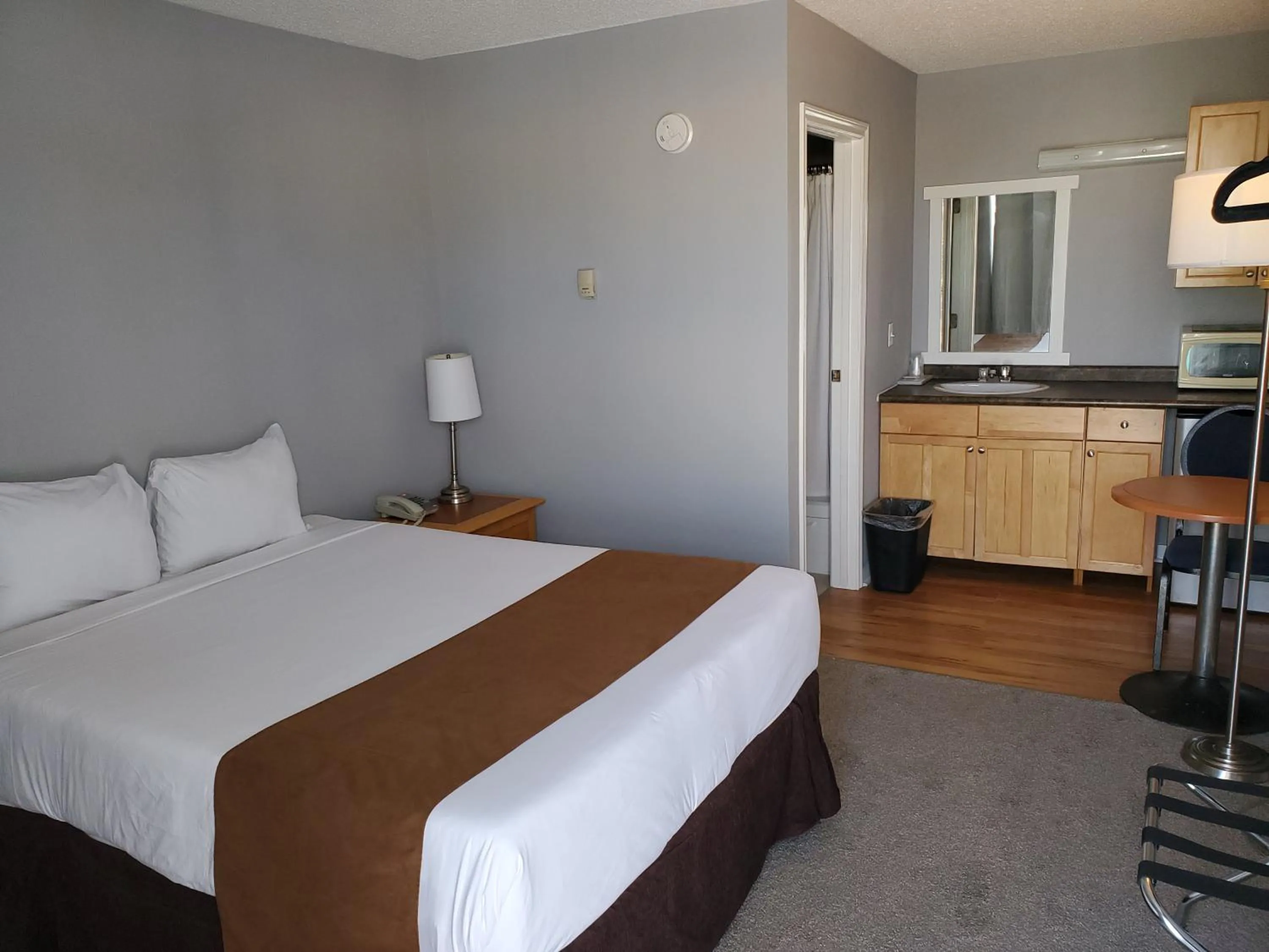 Bed in Wild Rose Country Inn