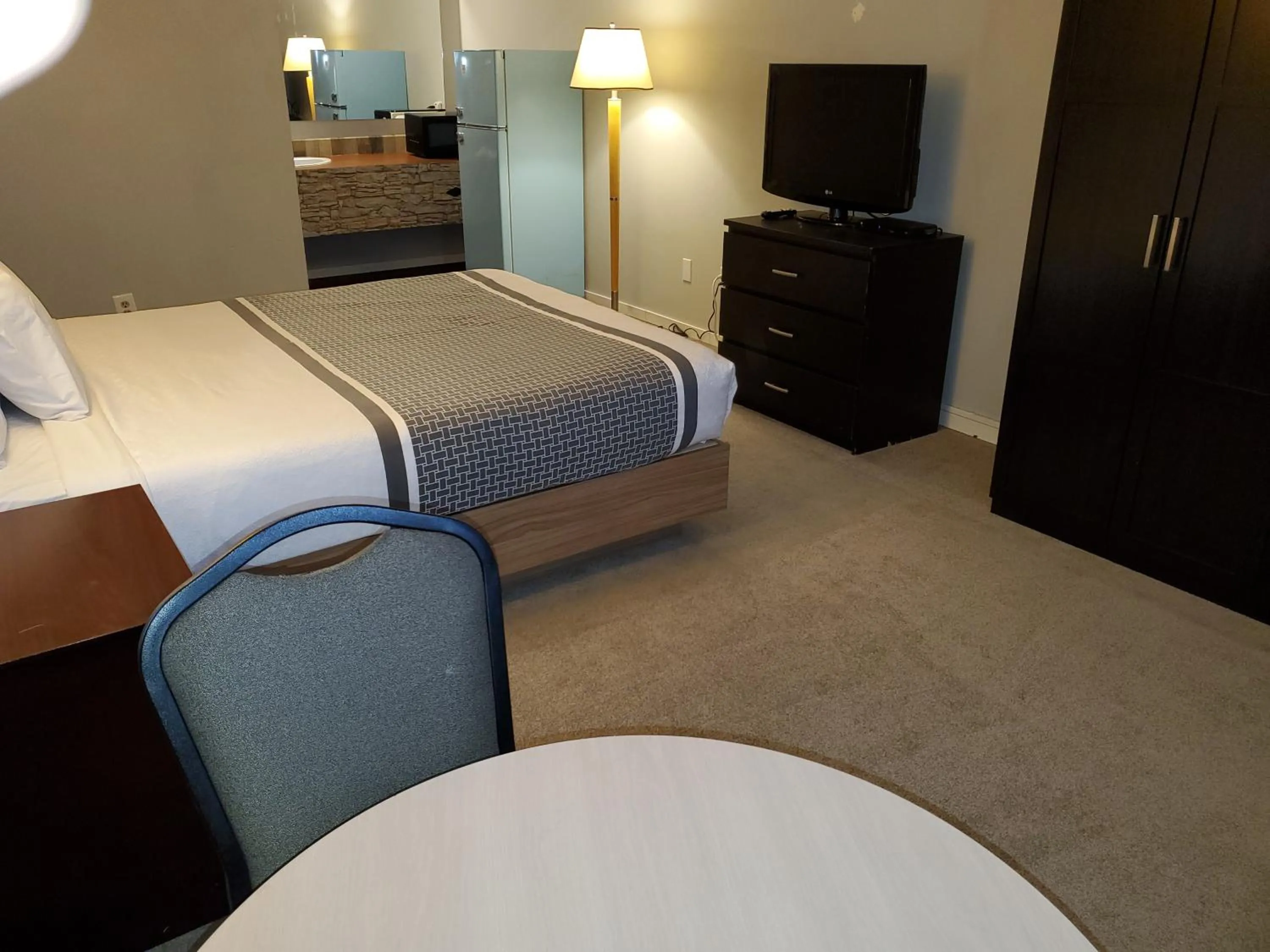 Bed in Wild Rose Country Inn