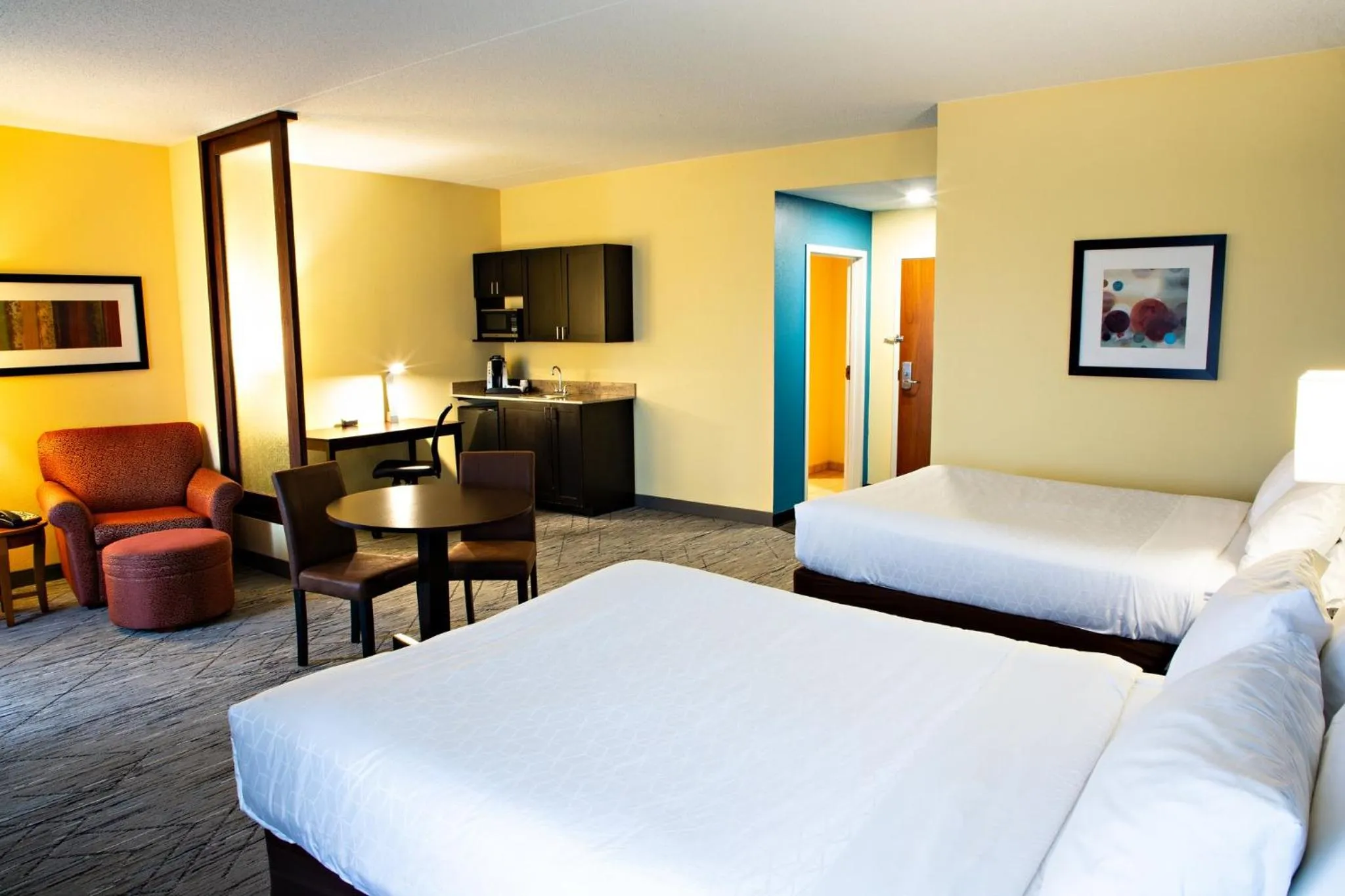 Photo of the whole room, Bed in Holiday Inn Express & Suites Harrisburg West