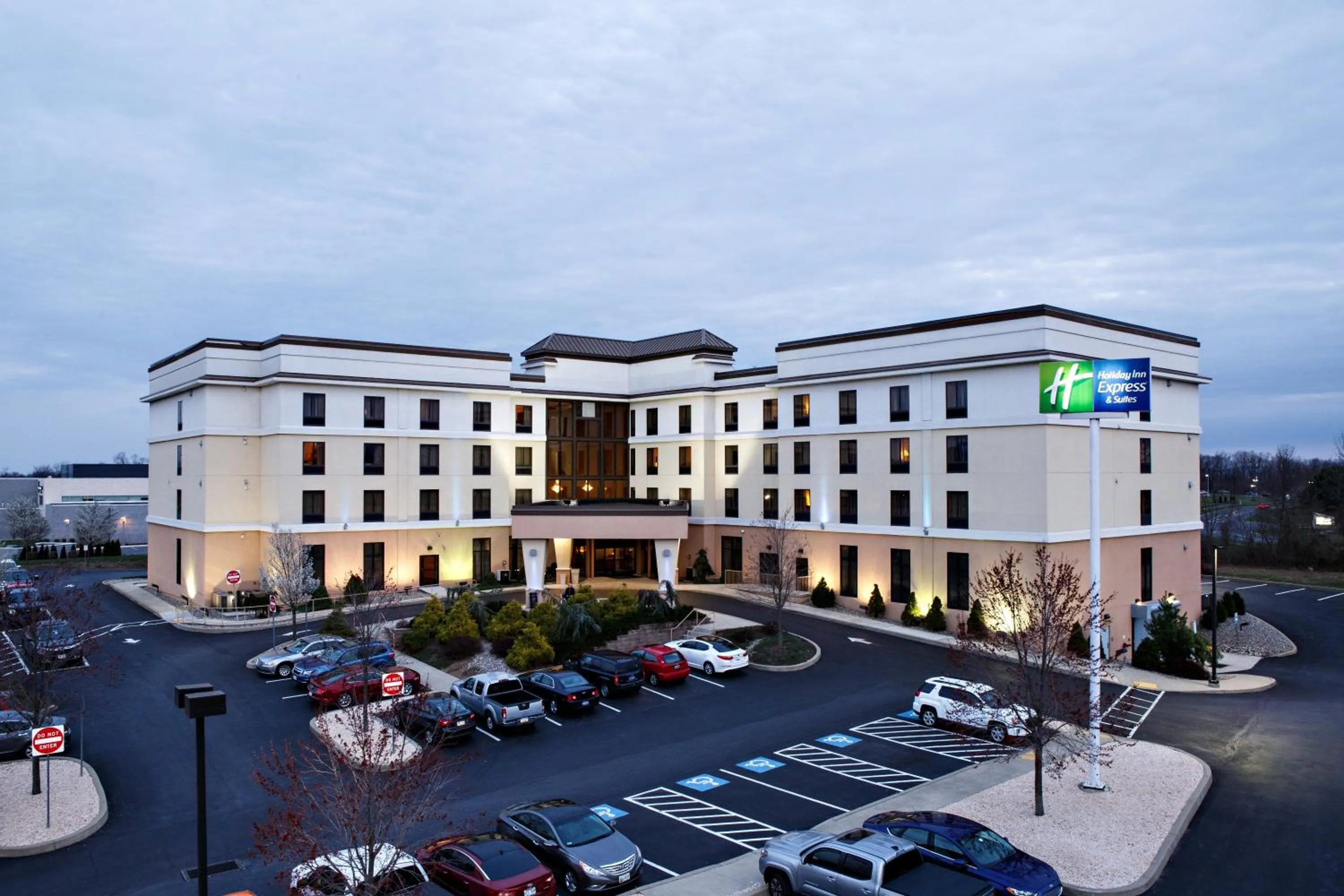 Property building in Holiday Inn Express & Suites Harrisburg West