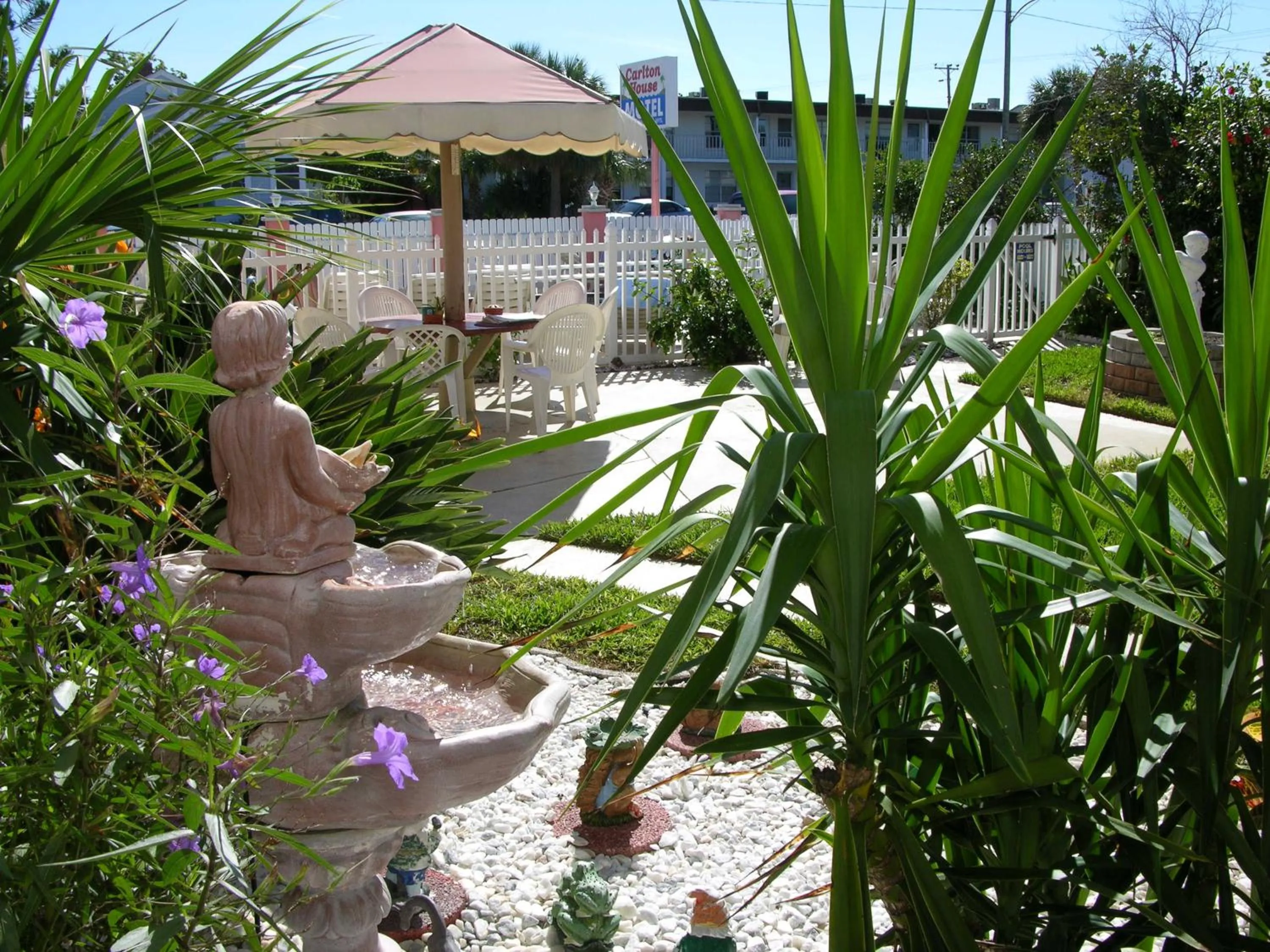 Balcony/Terrace in Carlton House Motel and Suites