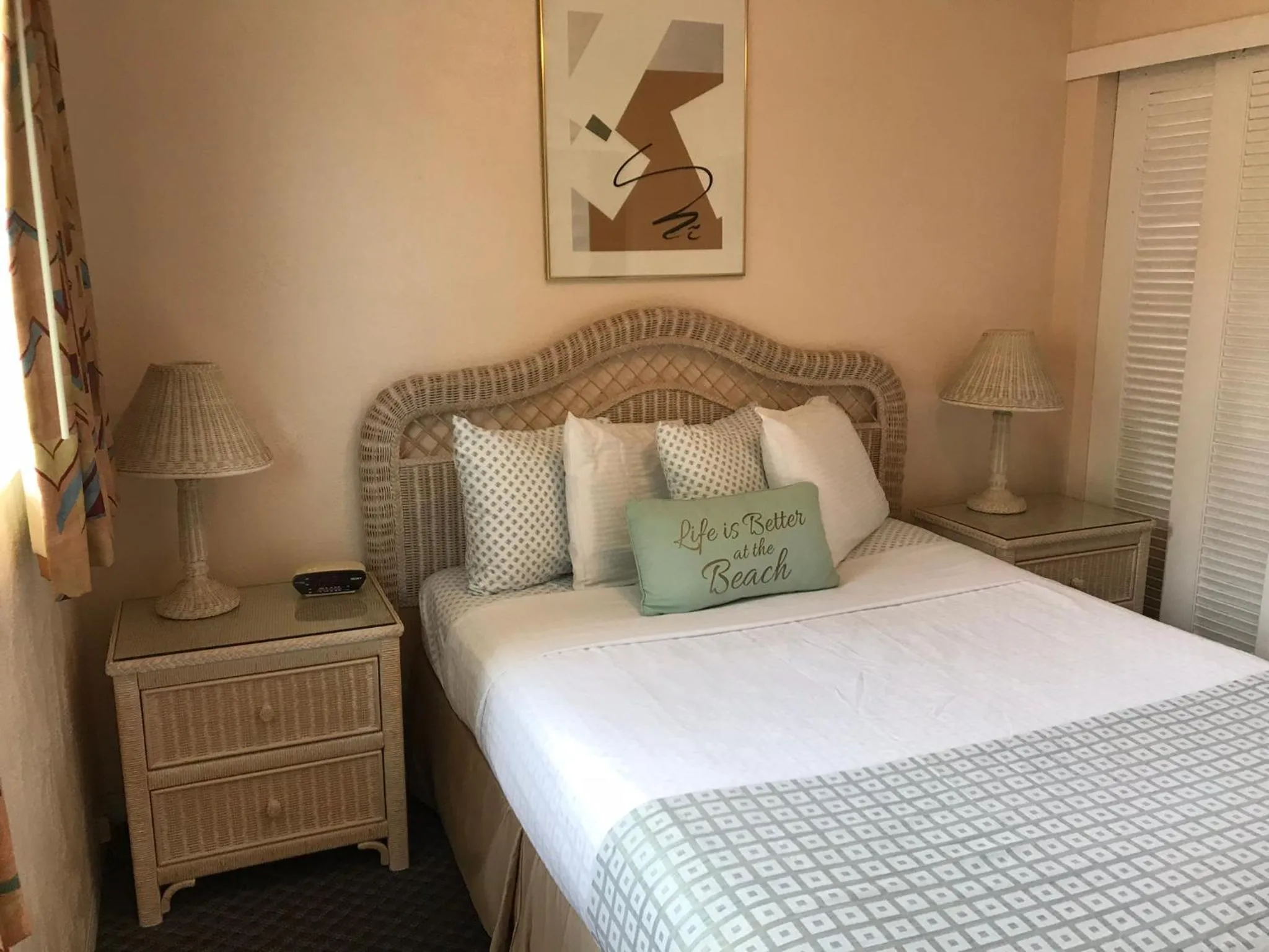 Bed in Carlton House Motel and Suites