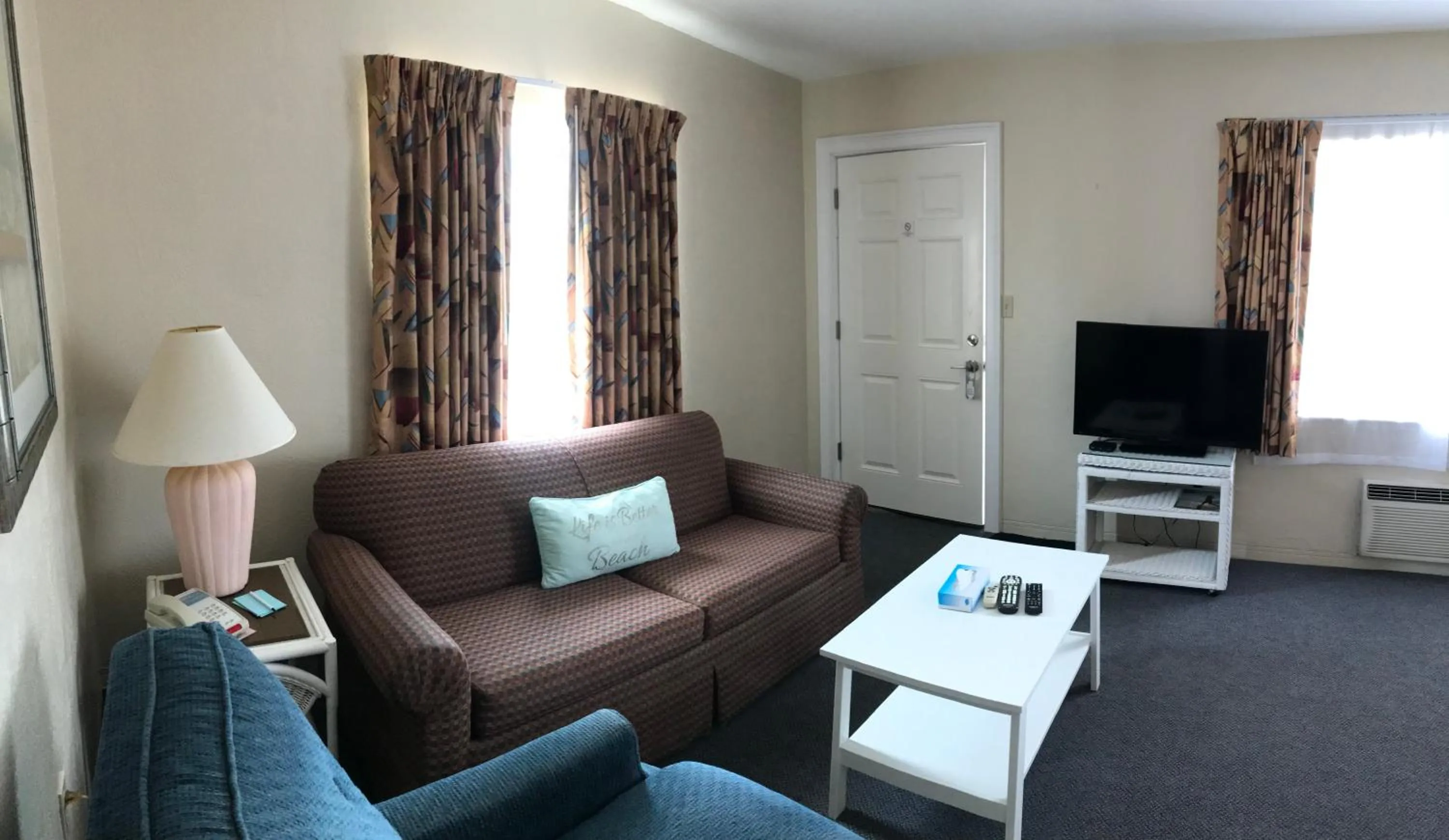 Carlton House Motel and Suites