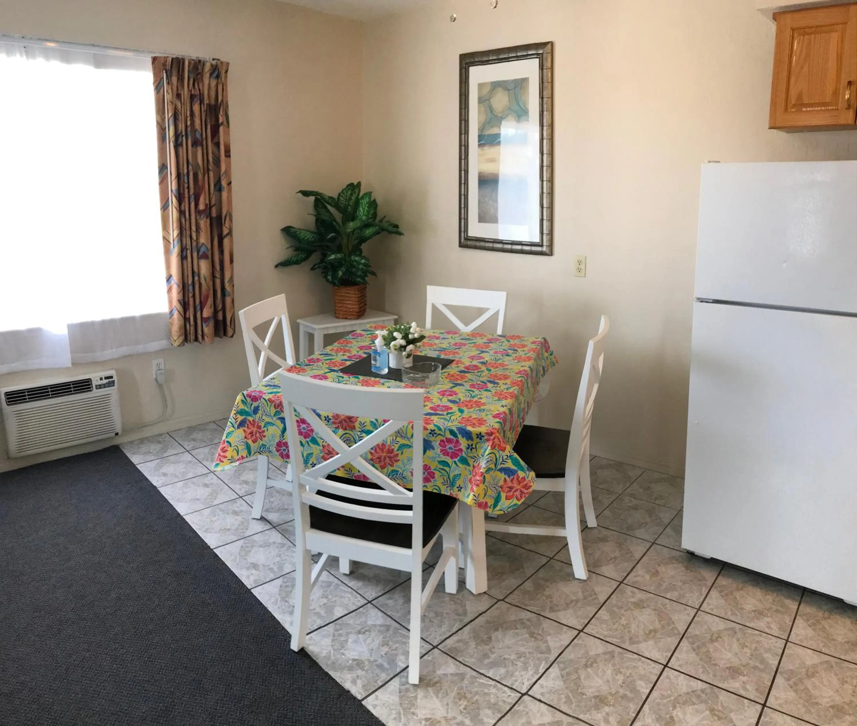 Carlton House Motel and Suites