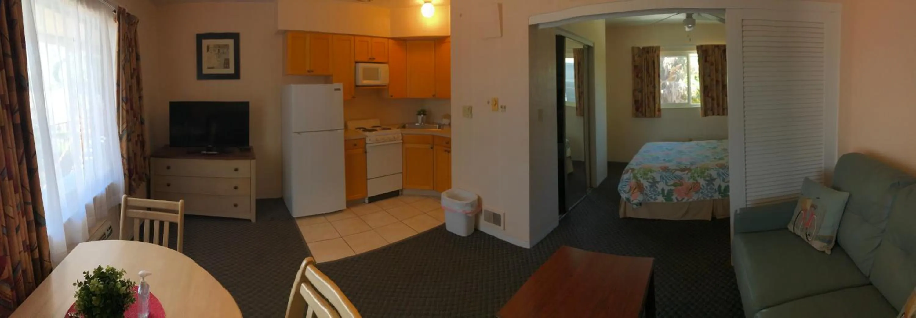 Carlton House Motel and Suites