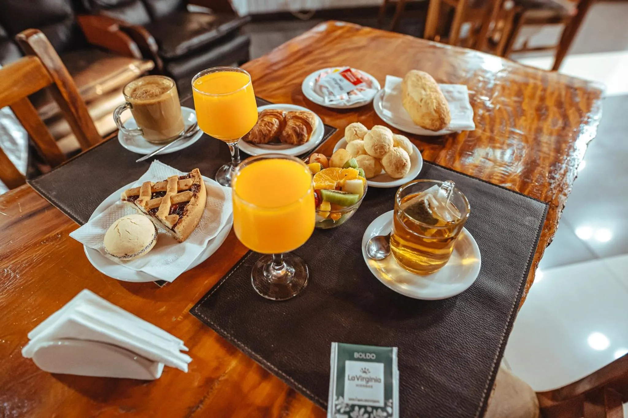 Breakfast in Palo Rosa Lodge