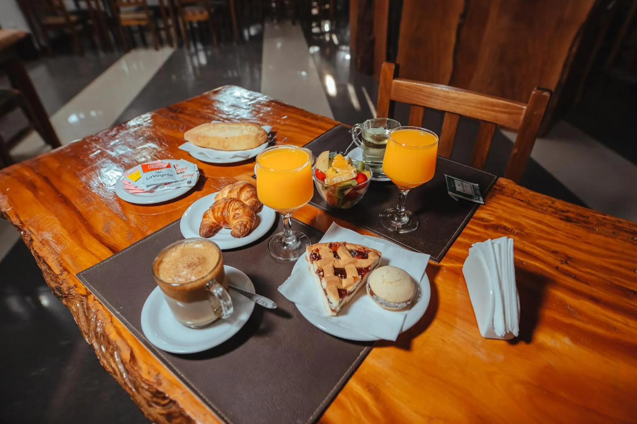 Breakfast in Palo Rosa Lodge