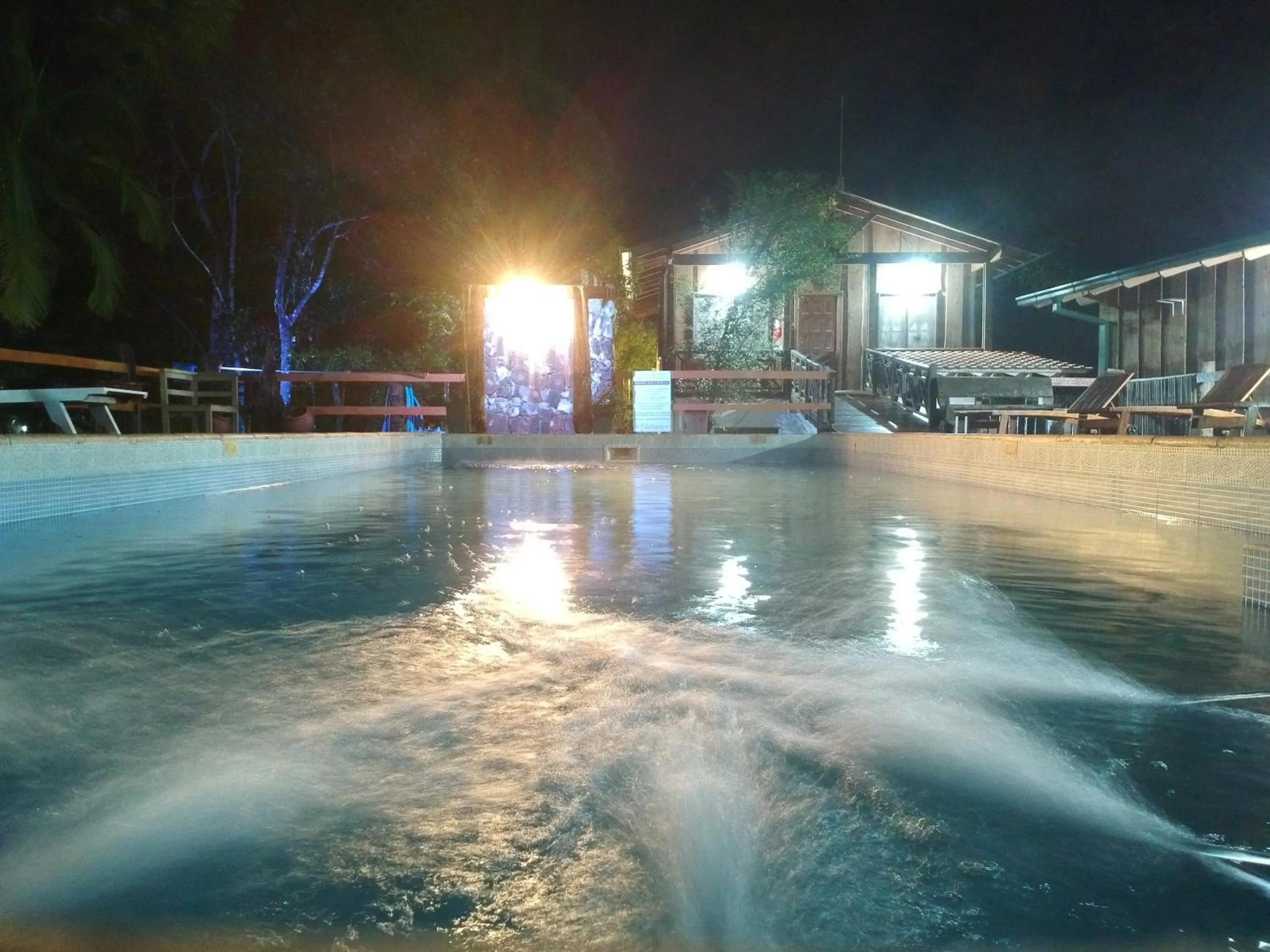 Night in Palo Rosa Lodge