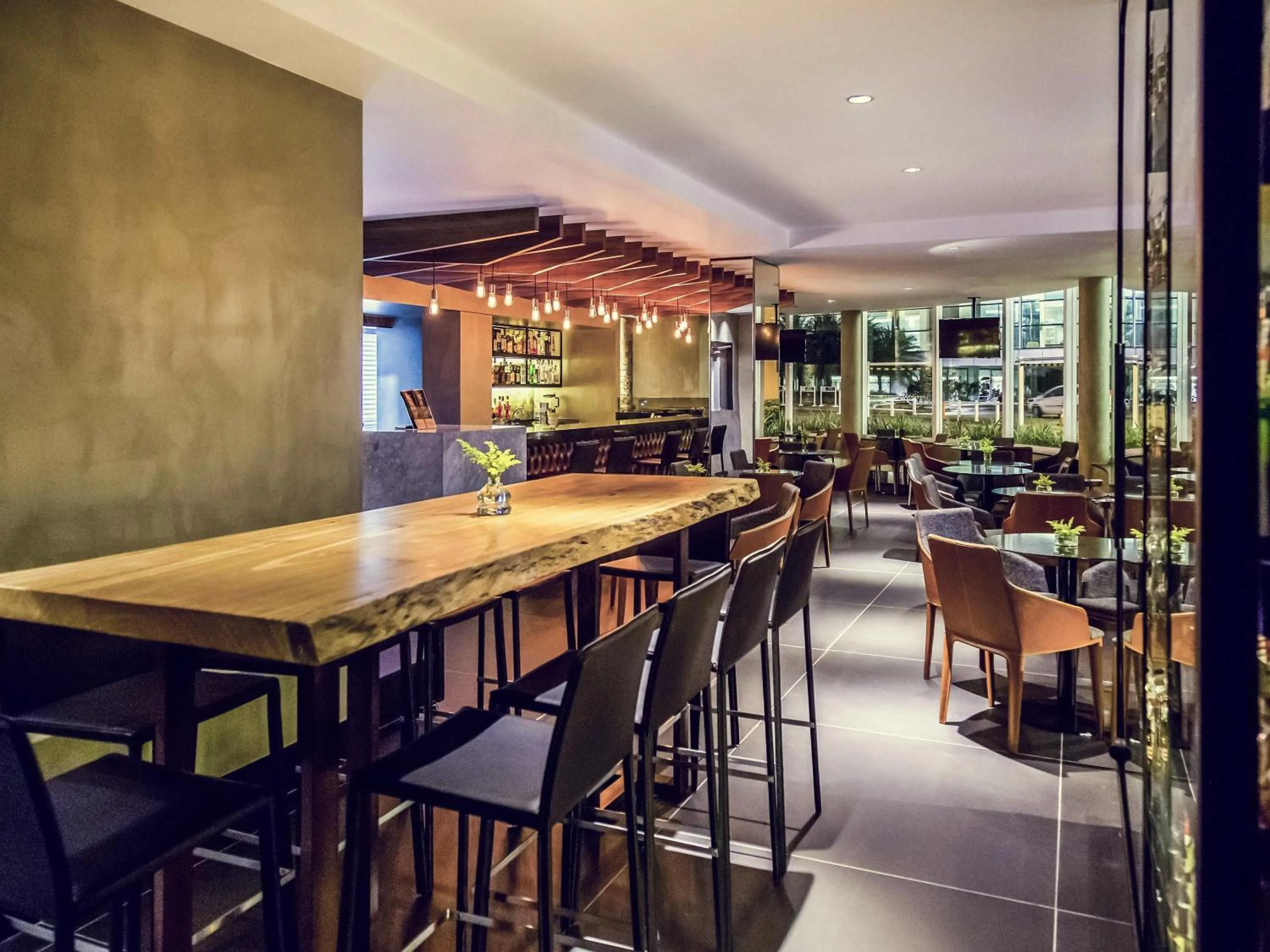 Restaurant/places to eat in Mercure Uberlândia Plaza Shopping