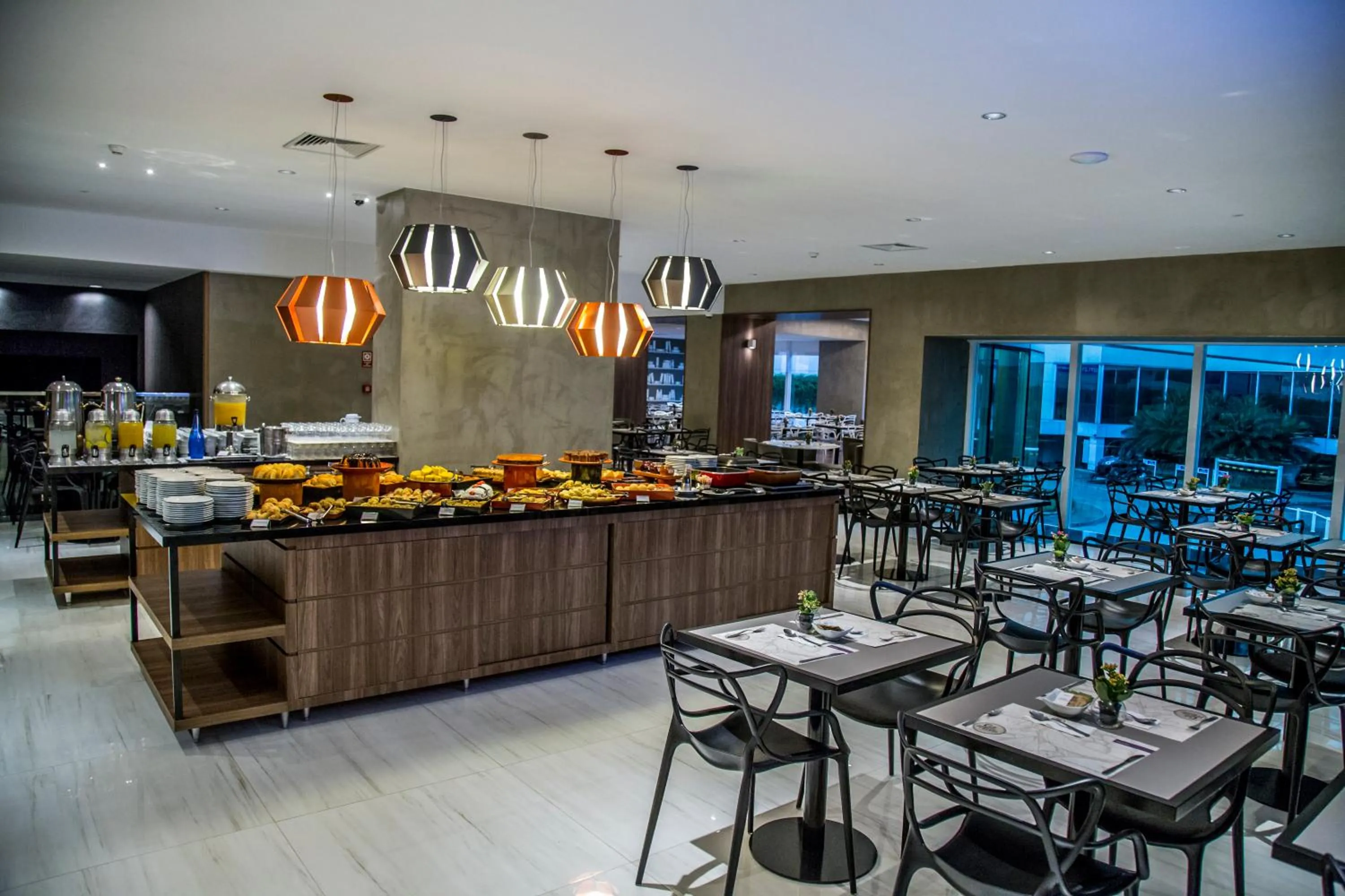 Restaurant/places to eat in Mercure Uberlândia Plaza Shopping