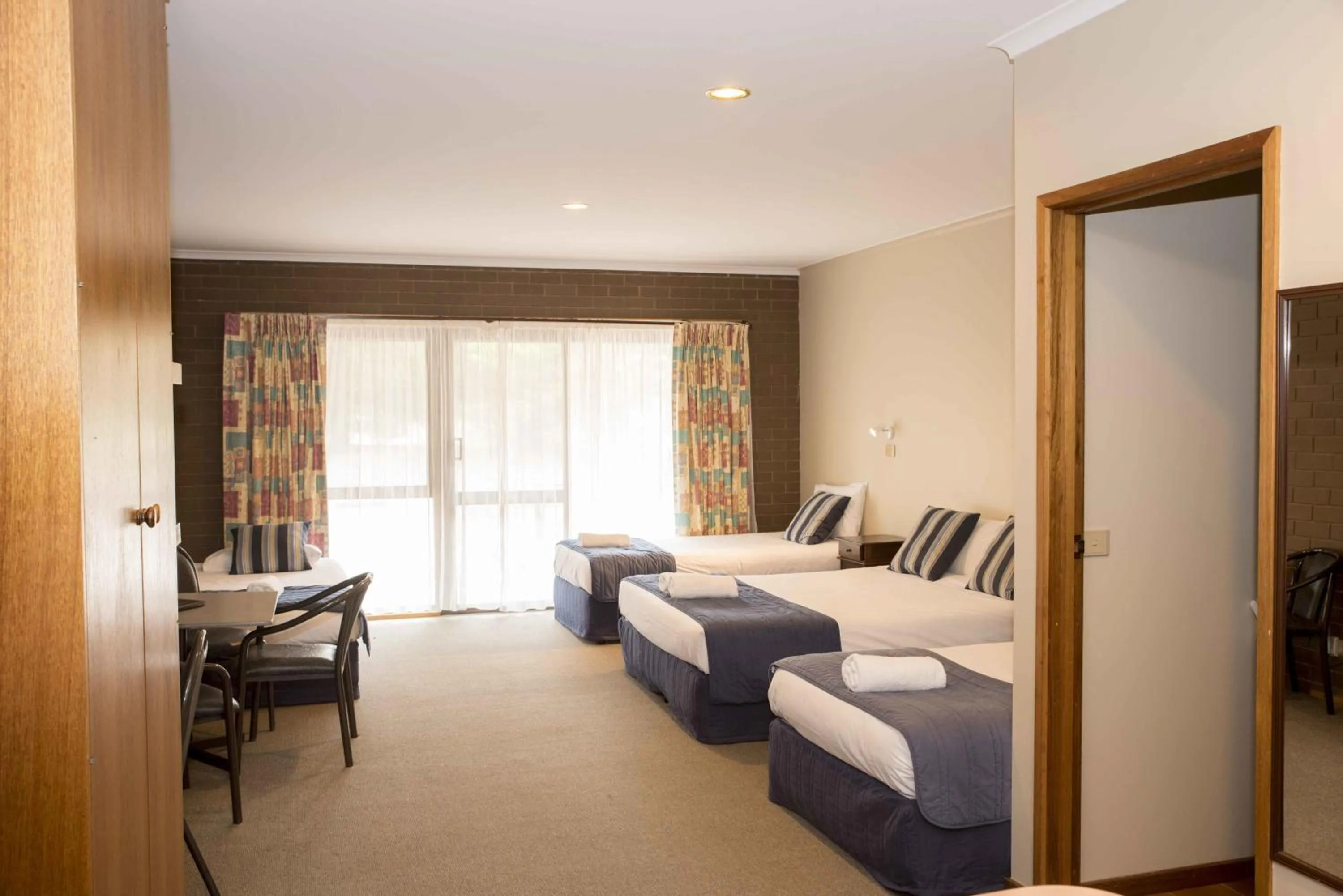 Photo of the whole room, Bed in Barooga Country Inn Motel