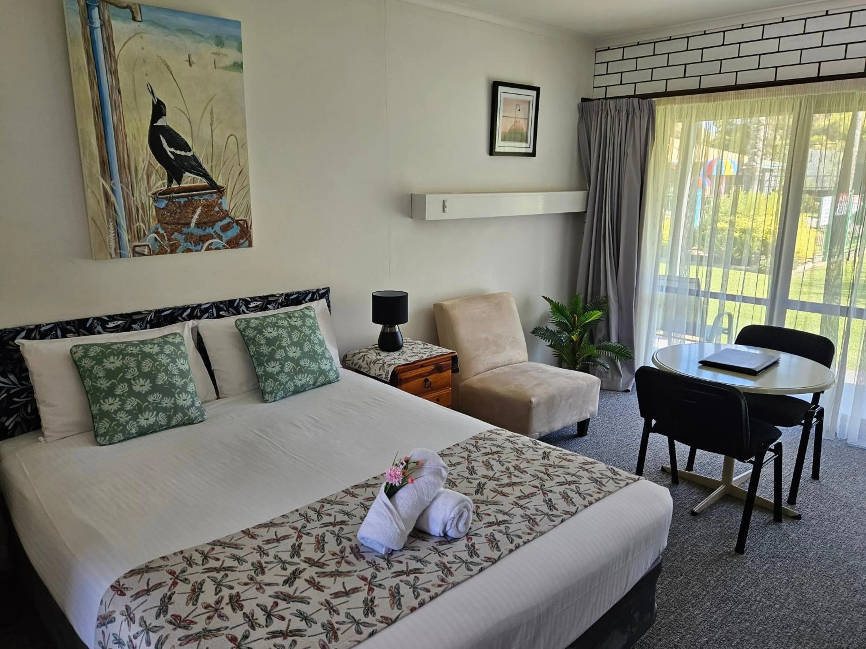 Bed in Barooga Country Inn Motel