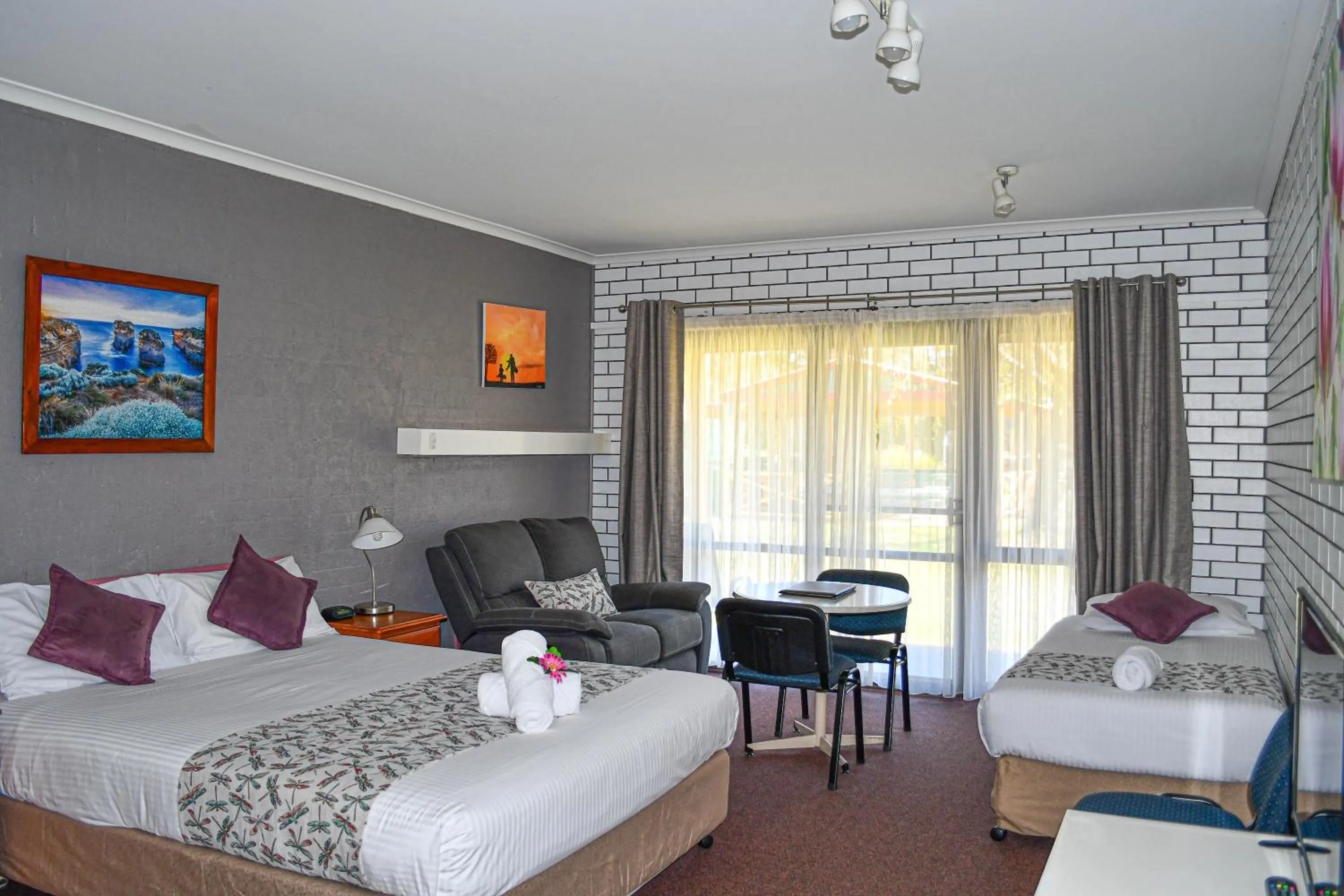 Decorative detail, Bed in Barooga Country Inn Motel