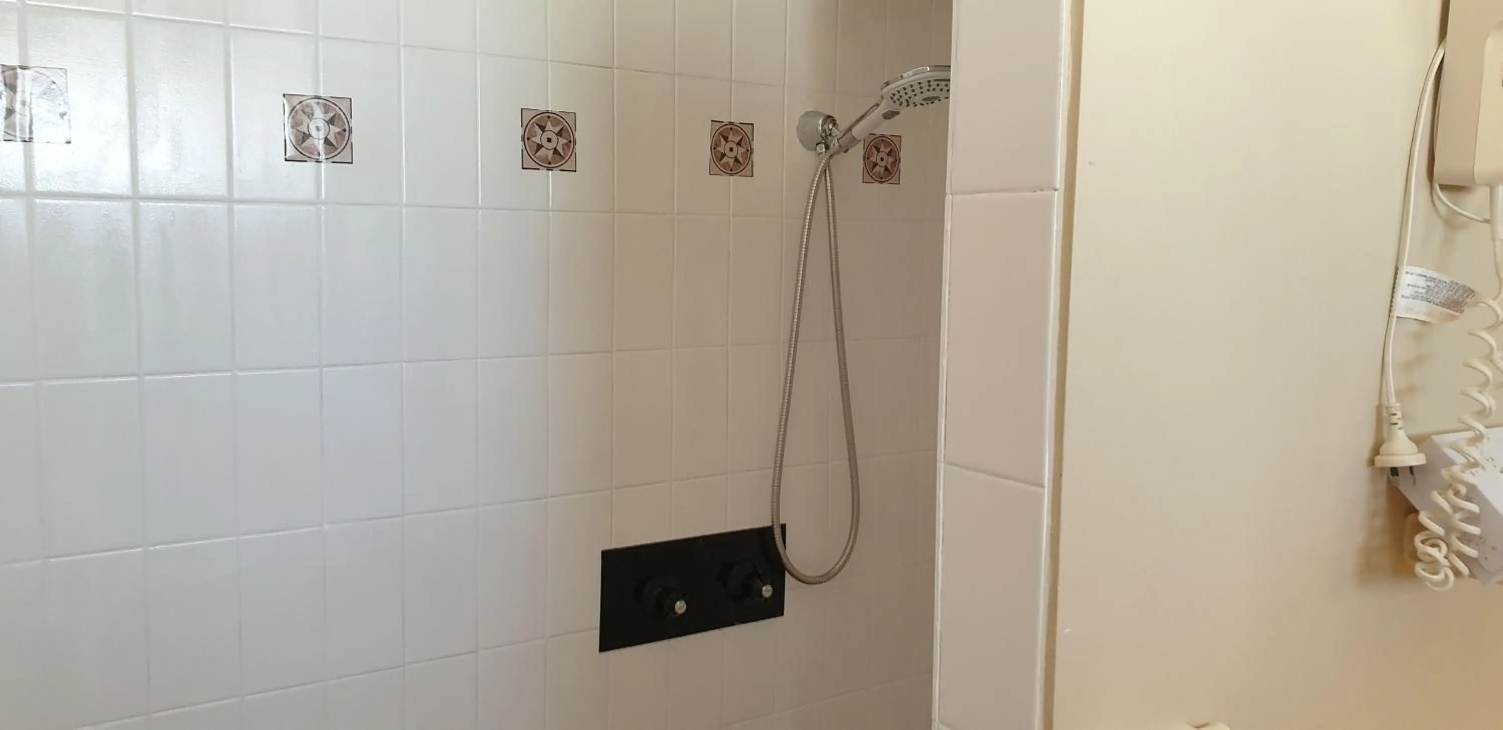 Bathroom in Barooga Country Inn Motel