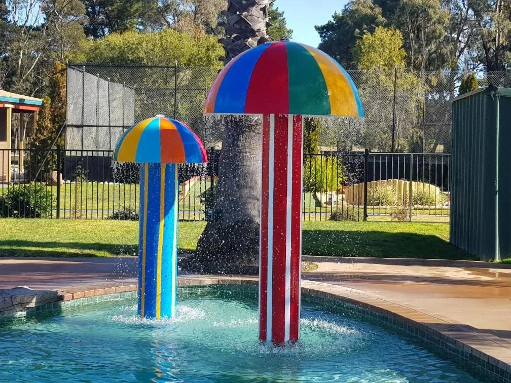 Swimming pool in Barooga Country Inn Motel