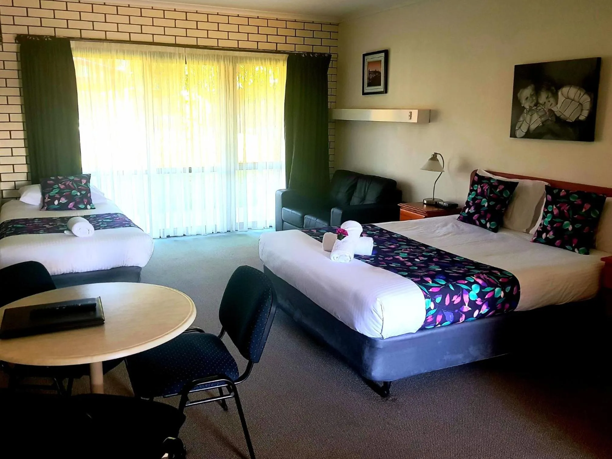 Photo of the whole room, Bed in Barooga Country Inn Motel