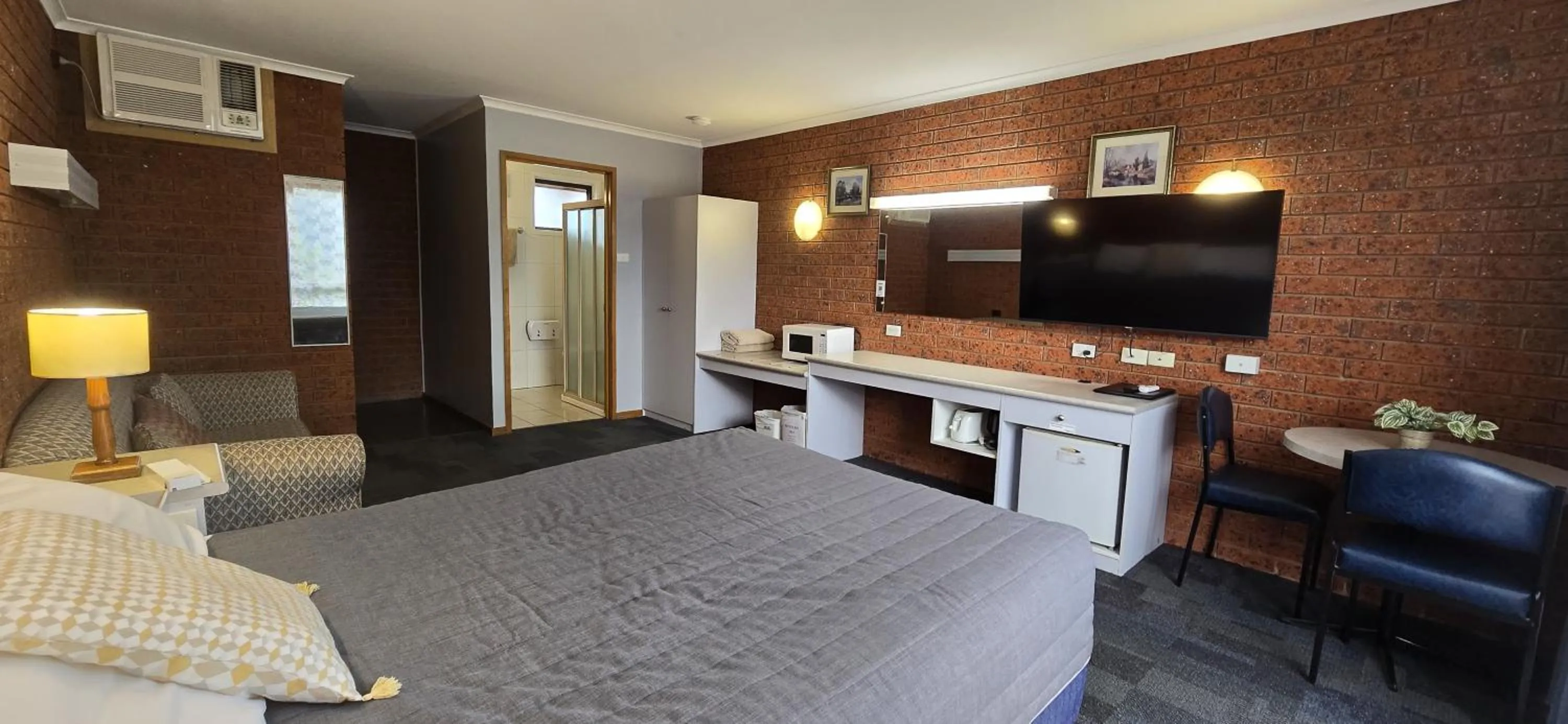 Bed in Whalers Rest Motor Inn