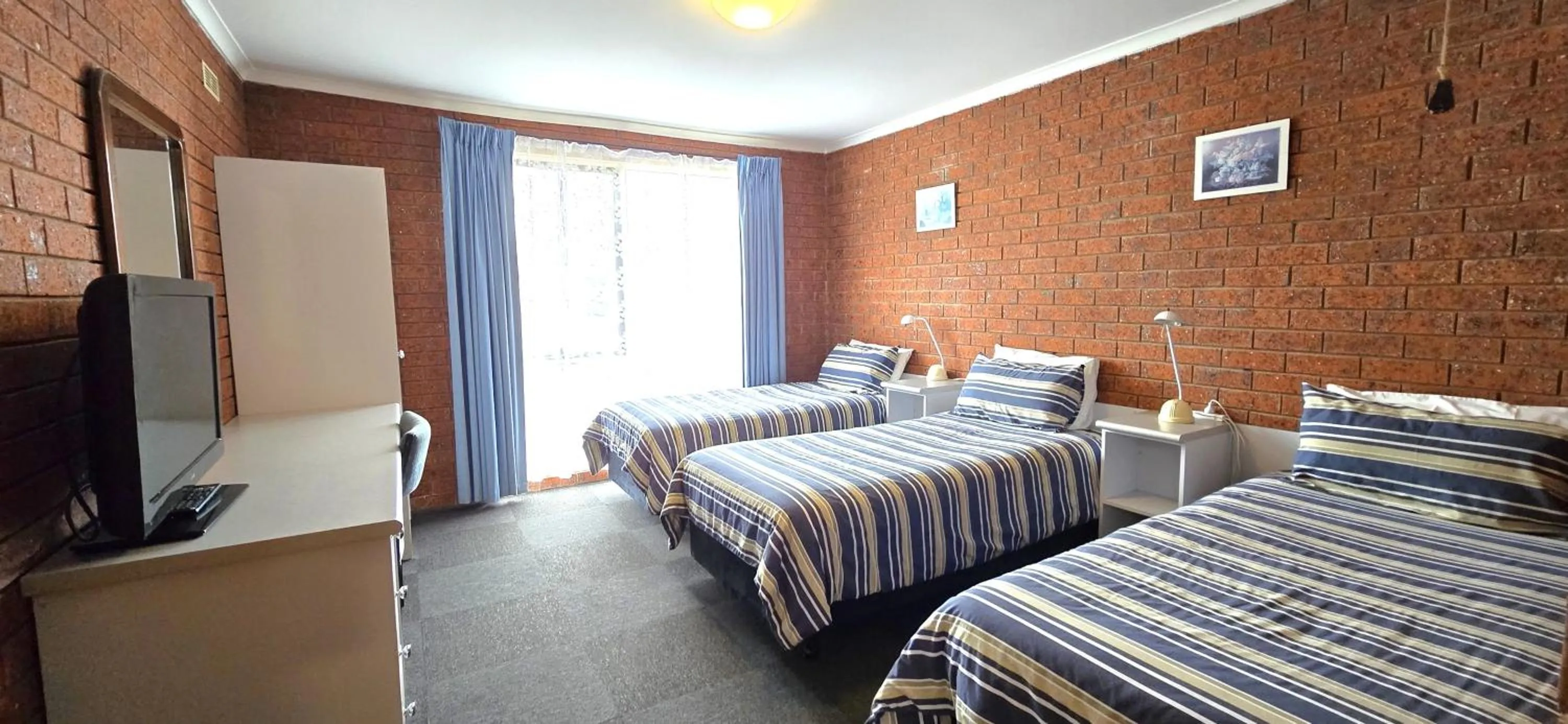 Bed in Whalers Rest Motor Inn