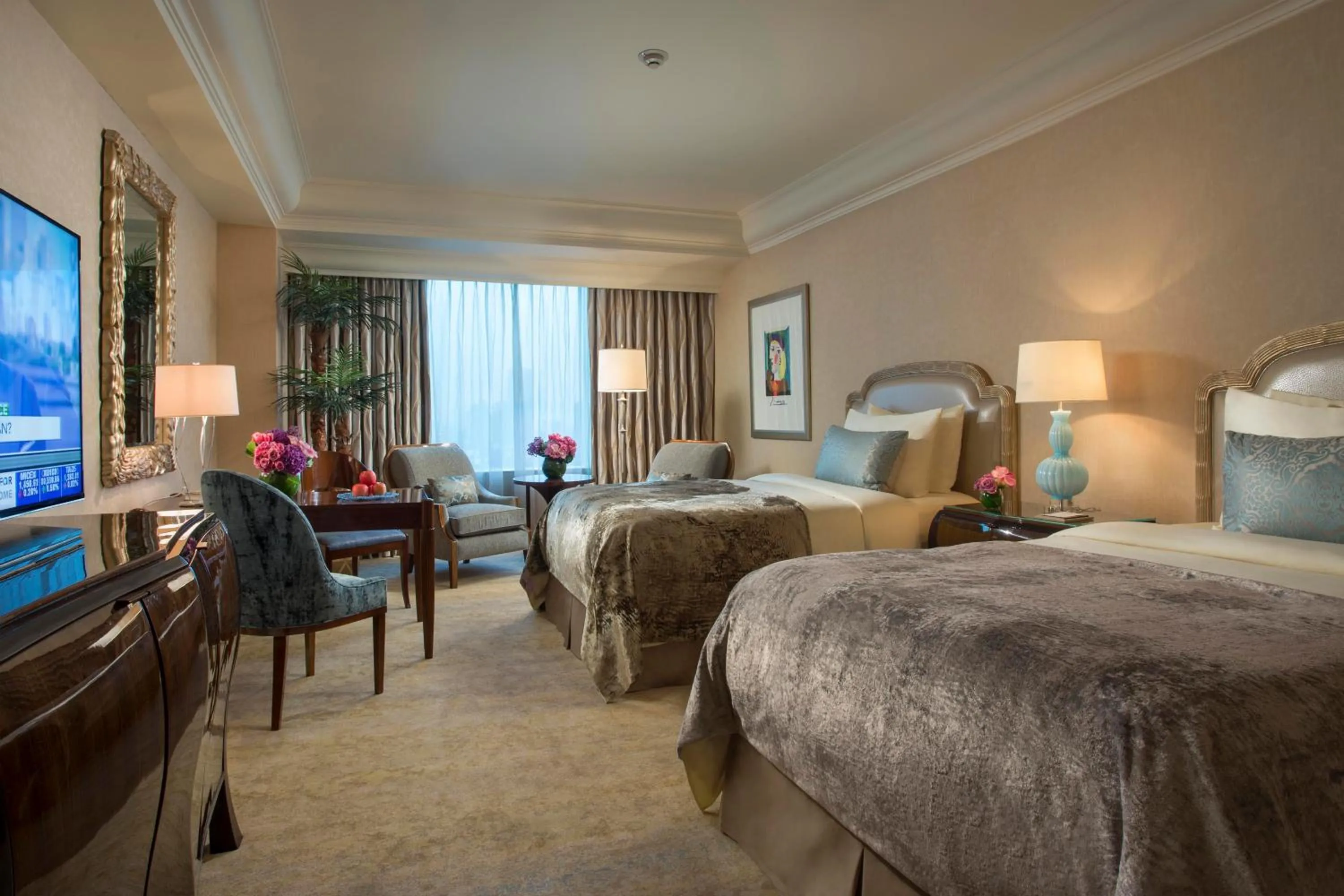 Bedroom, Bed in Hotel Mulia Senayan, Jakarta