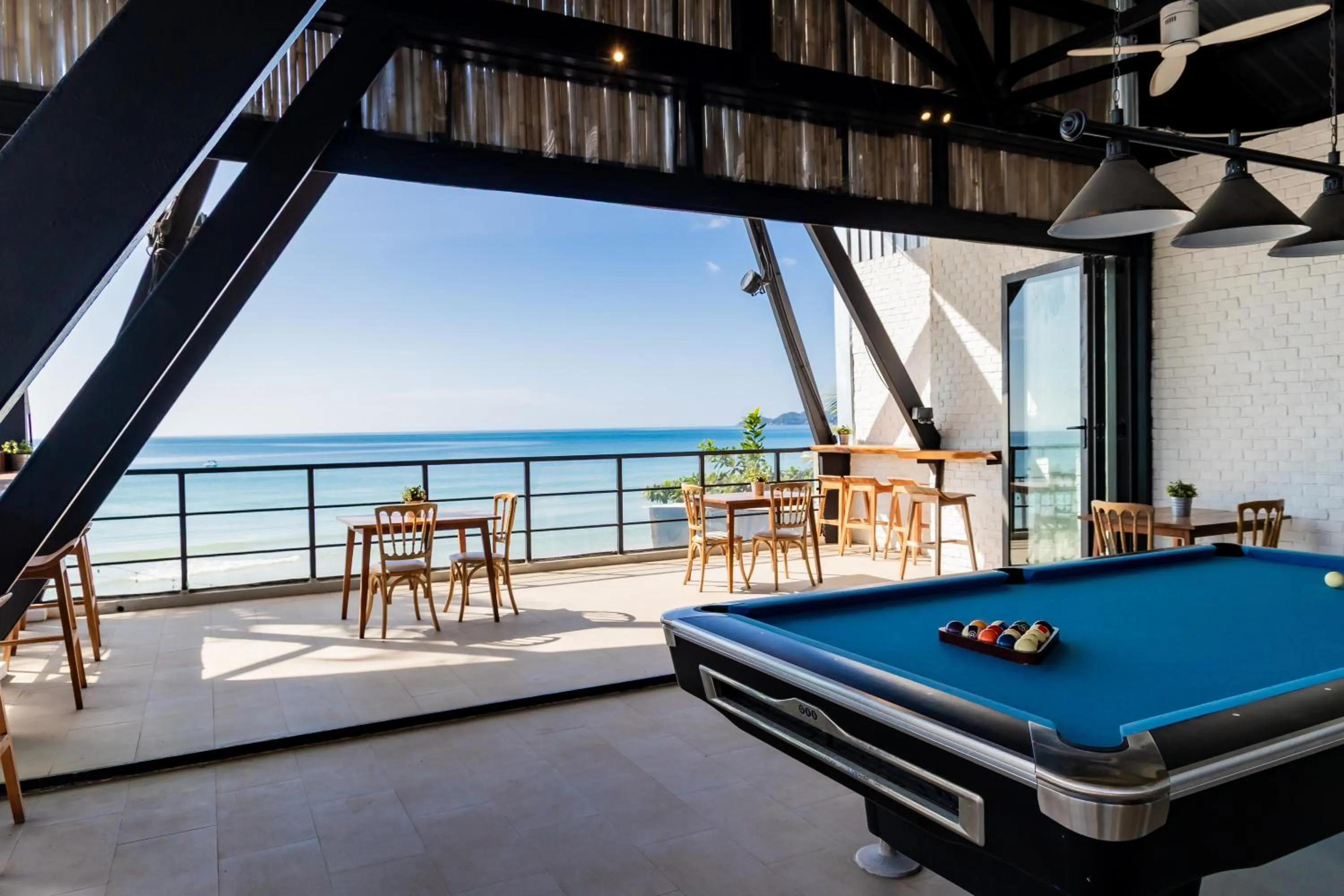 Restaurant/places to eat in Malibu Beach Resort