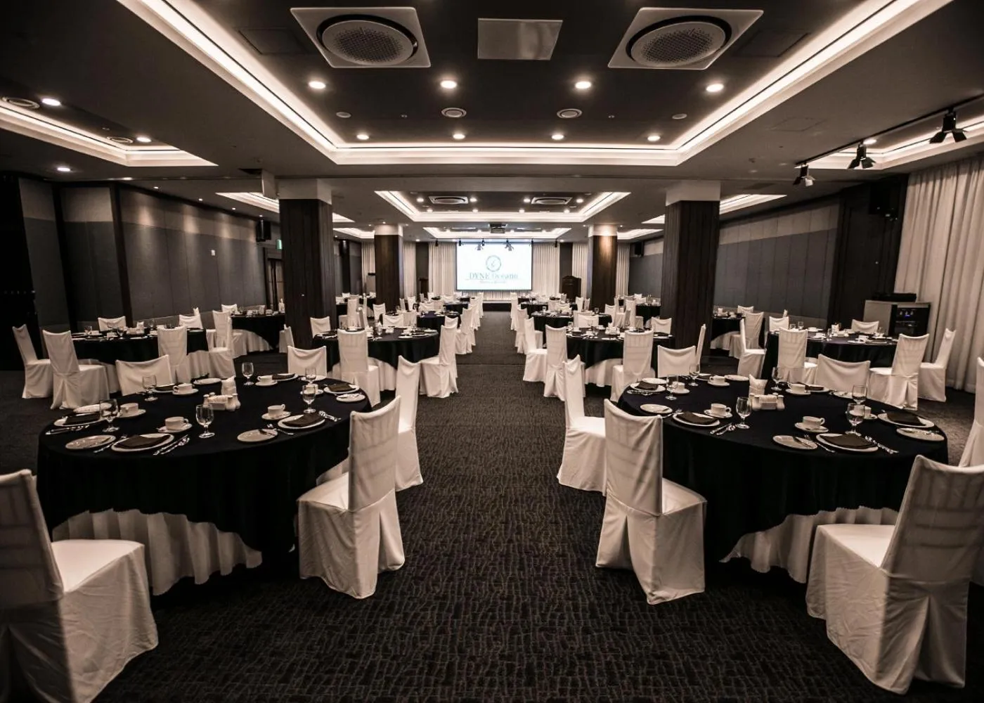 Banquet/Function facilities in Dyne Oceano Hotel