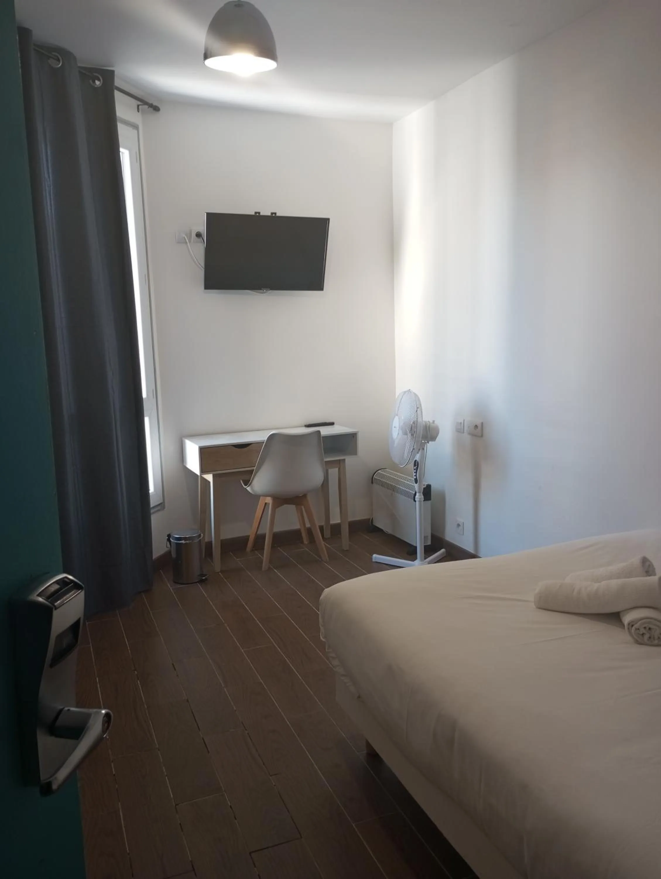 Arty Paris Porte de Versailles by River