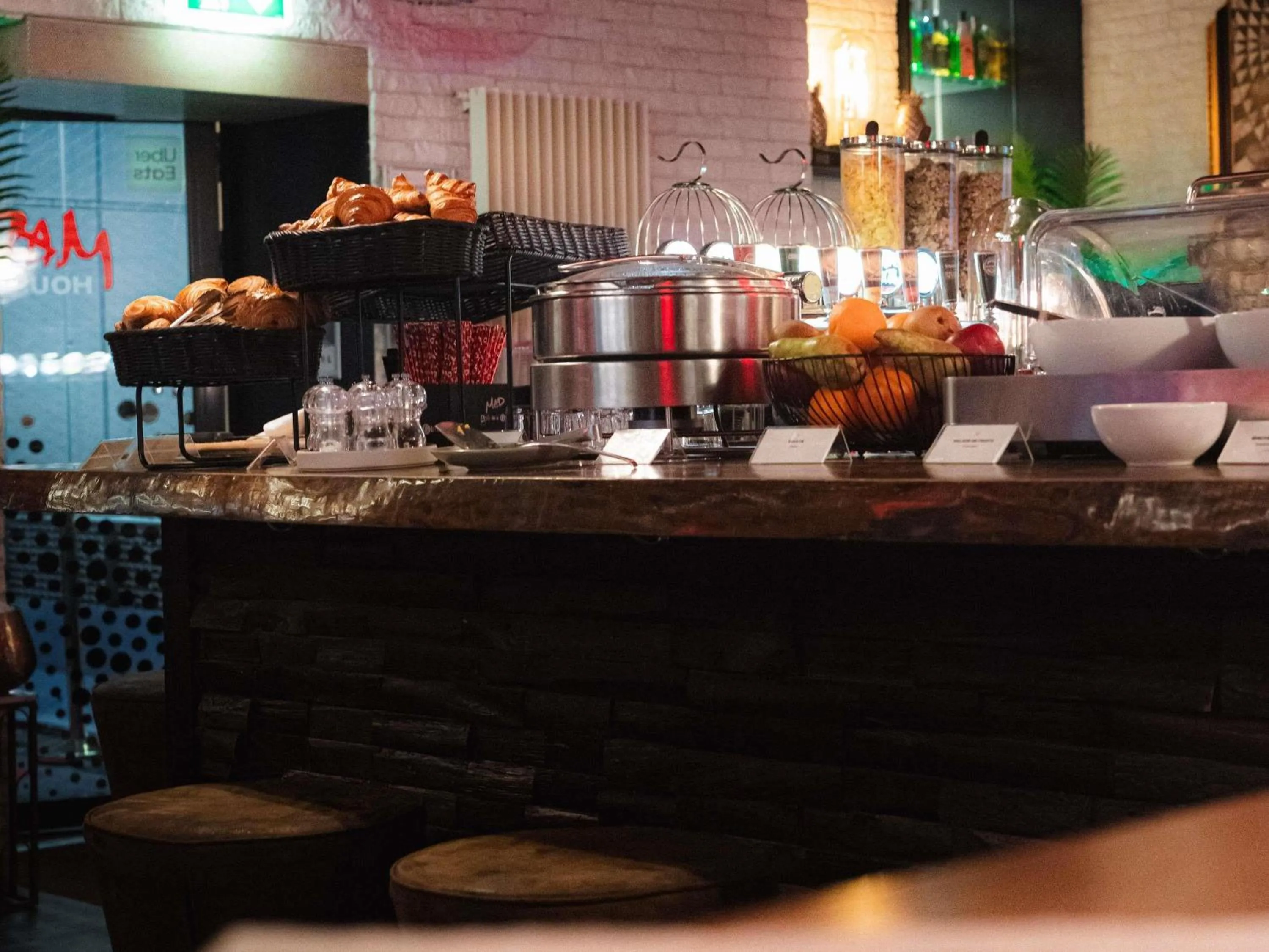 Breakfast in ibis Styles Lausanne Center MadHouse