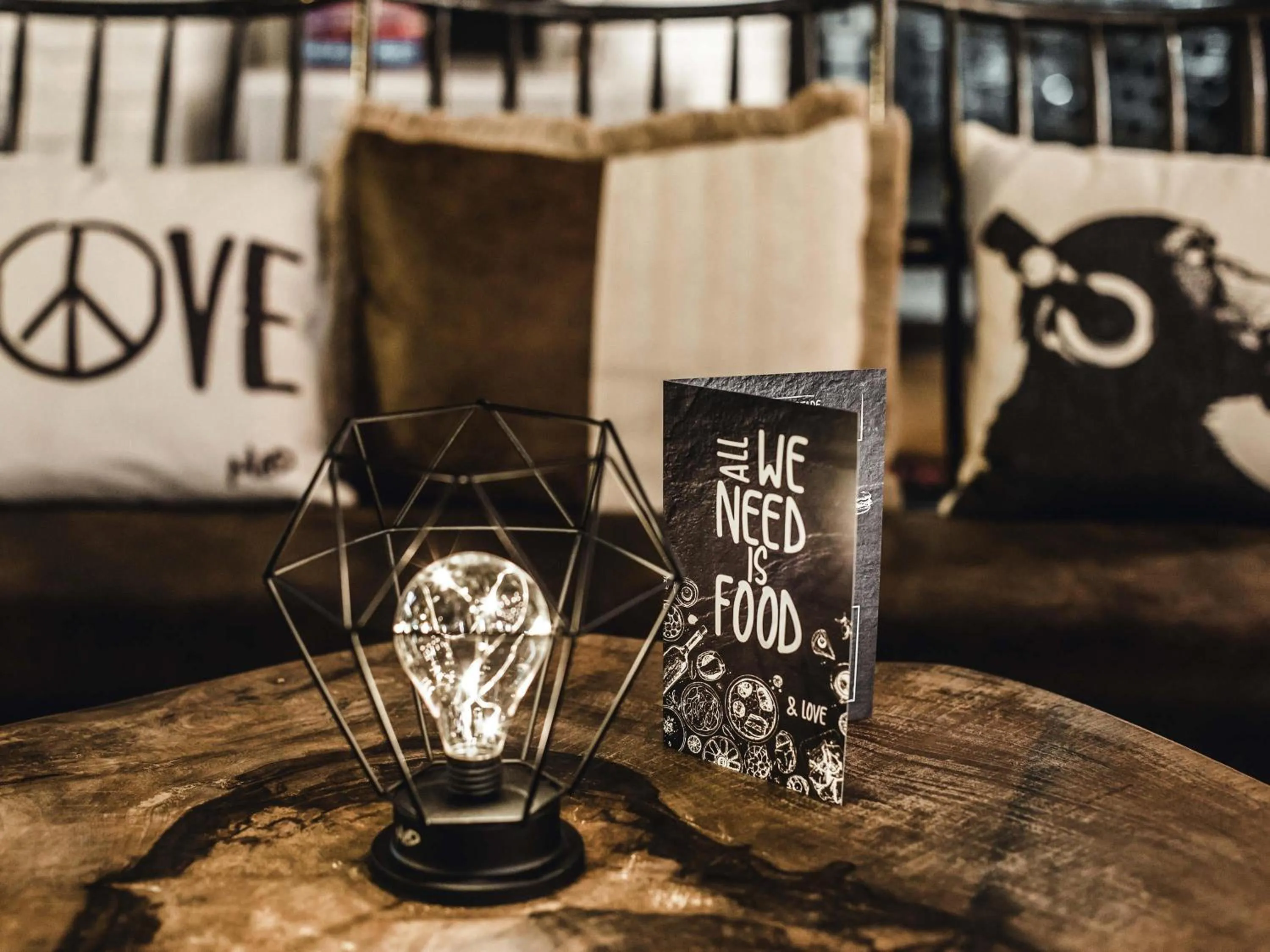 Lounge or bar in ibis Styles Lausanne Center MadHouse